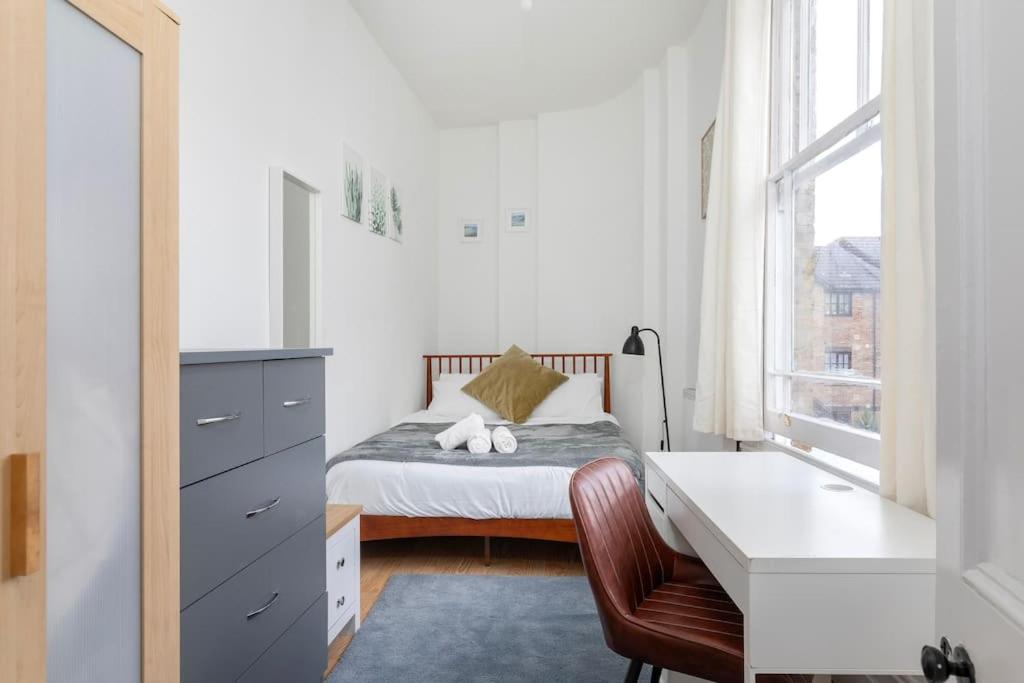 Modern 3-Bedroom Haven in Vibrant Brixton photo 3