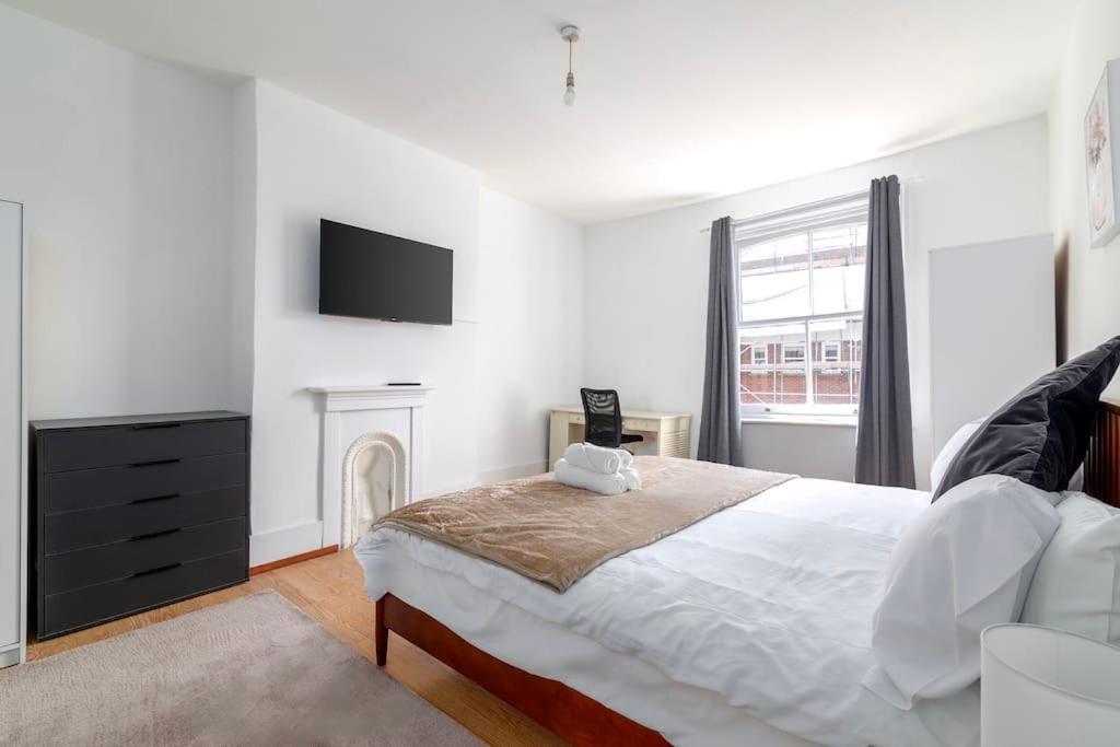 Modern 3-Bedroom Haven in Vibrant Brixton photo 4