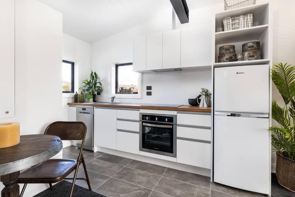 Apartment 2 - Haddin Court - Stunning Executive view 5