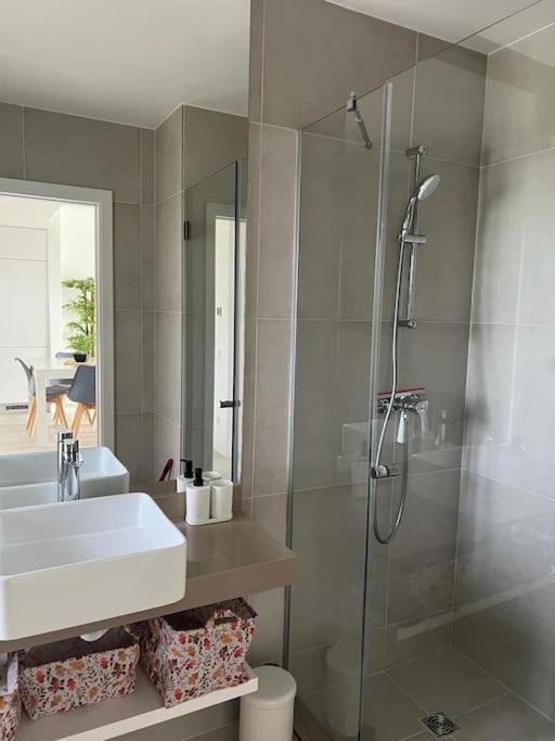 Appartement 300 m mer-5 personne view 3