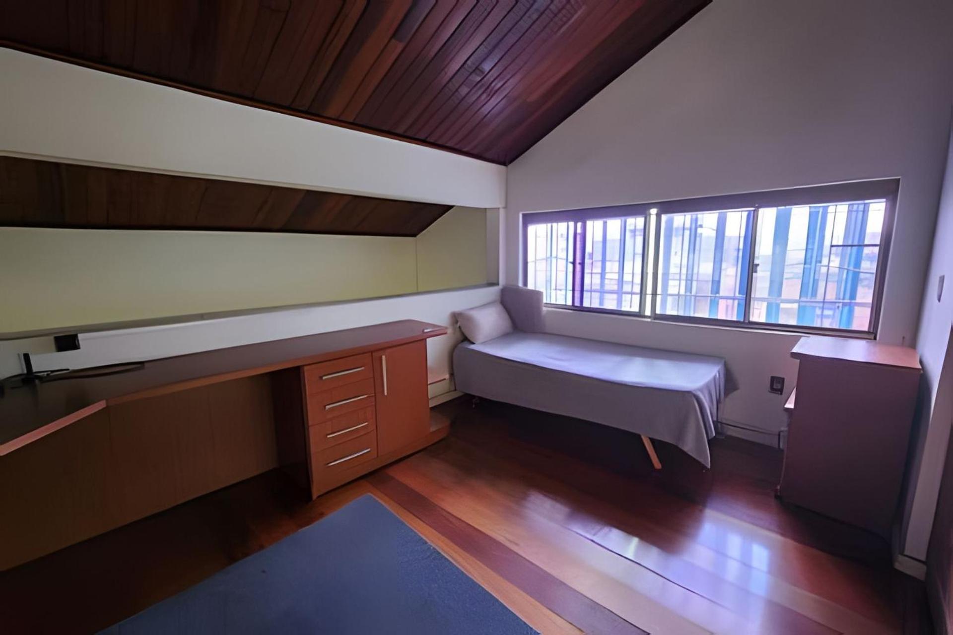 Casa no Santa Efigênia 5 quartos sendo 3 Suítes