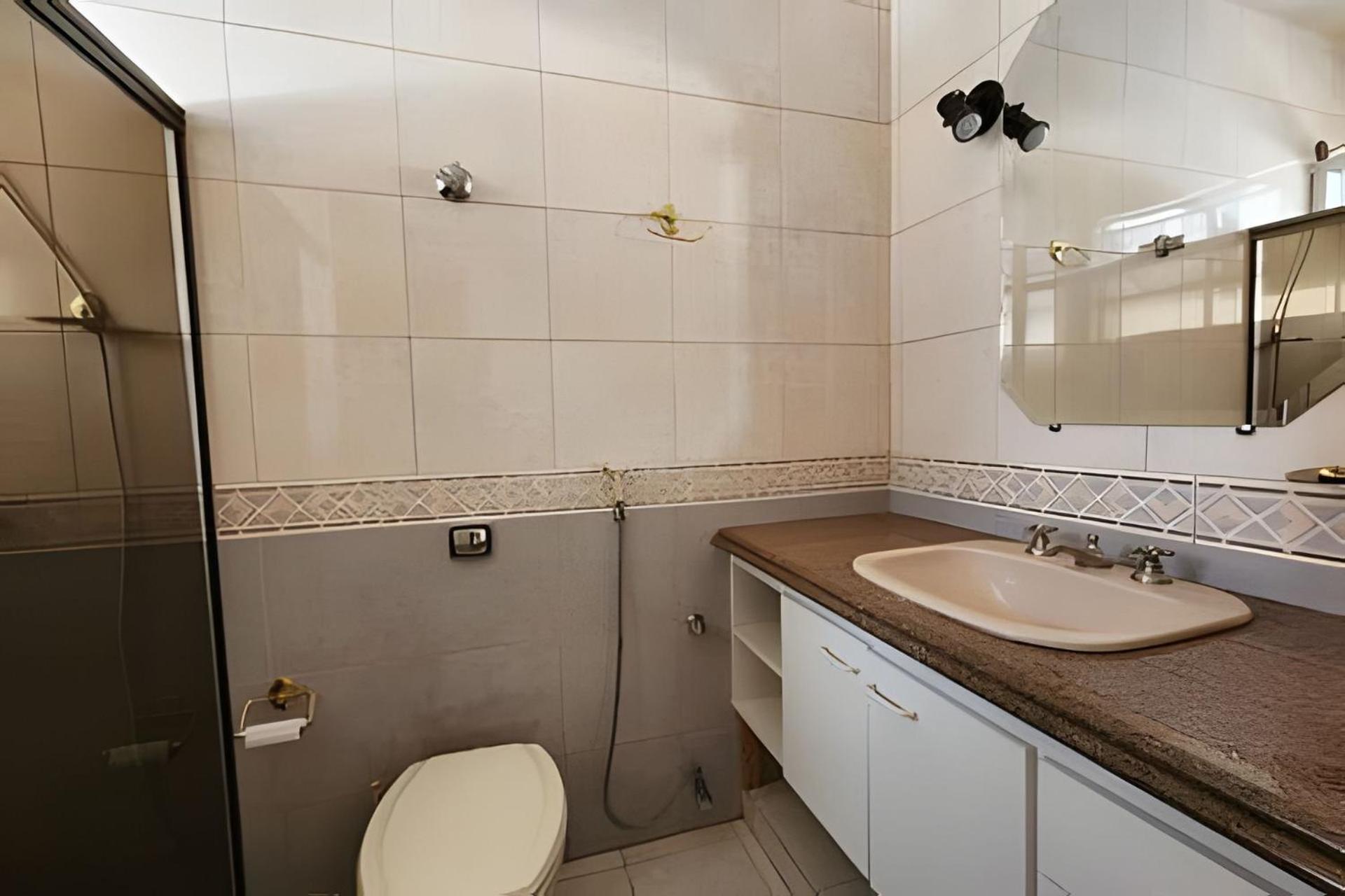 Casa no Santa Efigênia 5 quartos sendo 3 Suítes