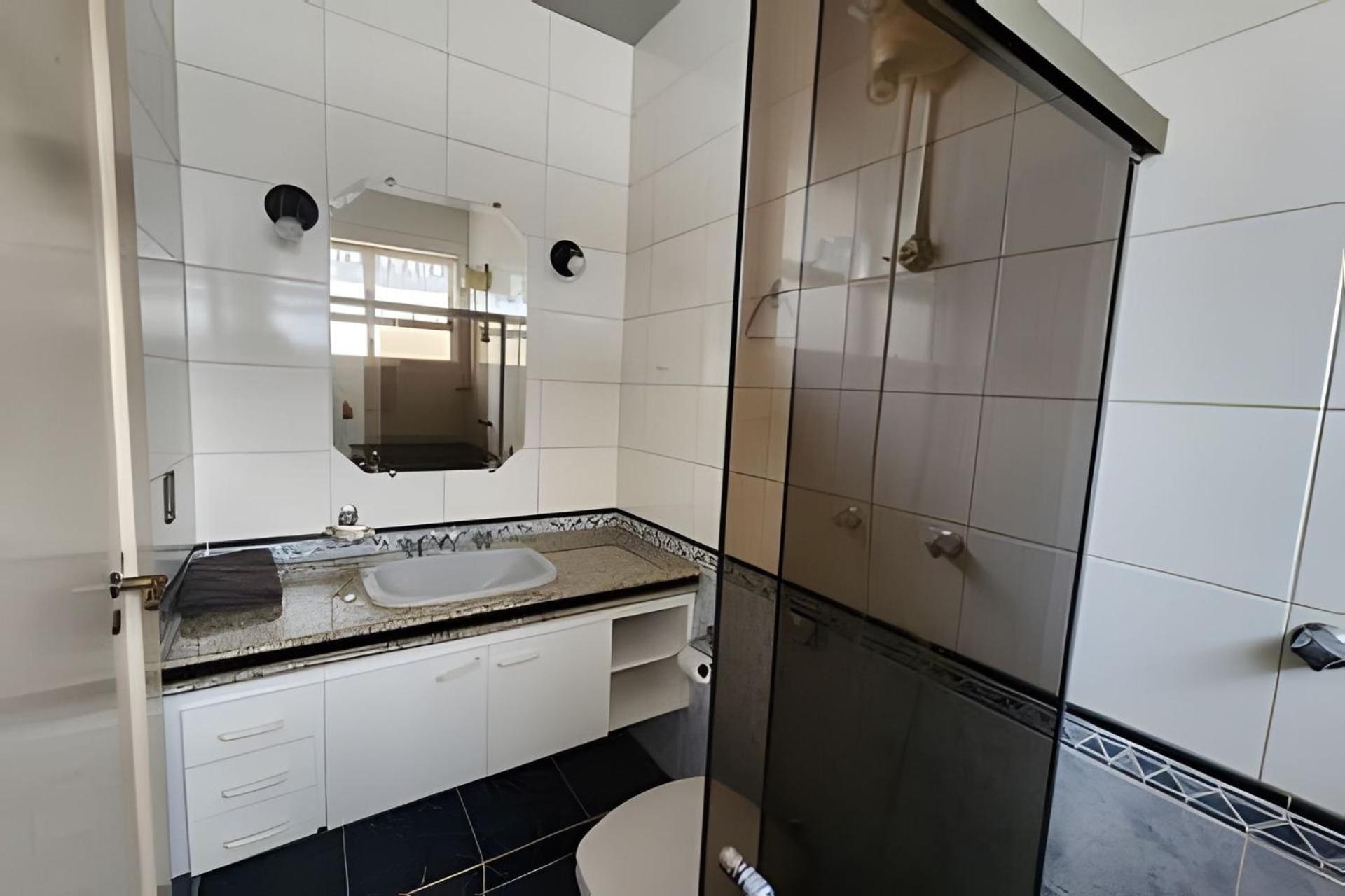 Casa no Santa Efigênia 5 quartos sendo 3 Suítes