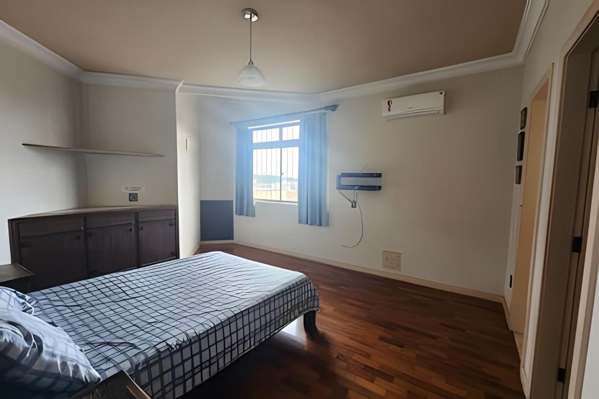 Casa no Santa Efigênia 5 quartos sendo 3 Suítes