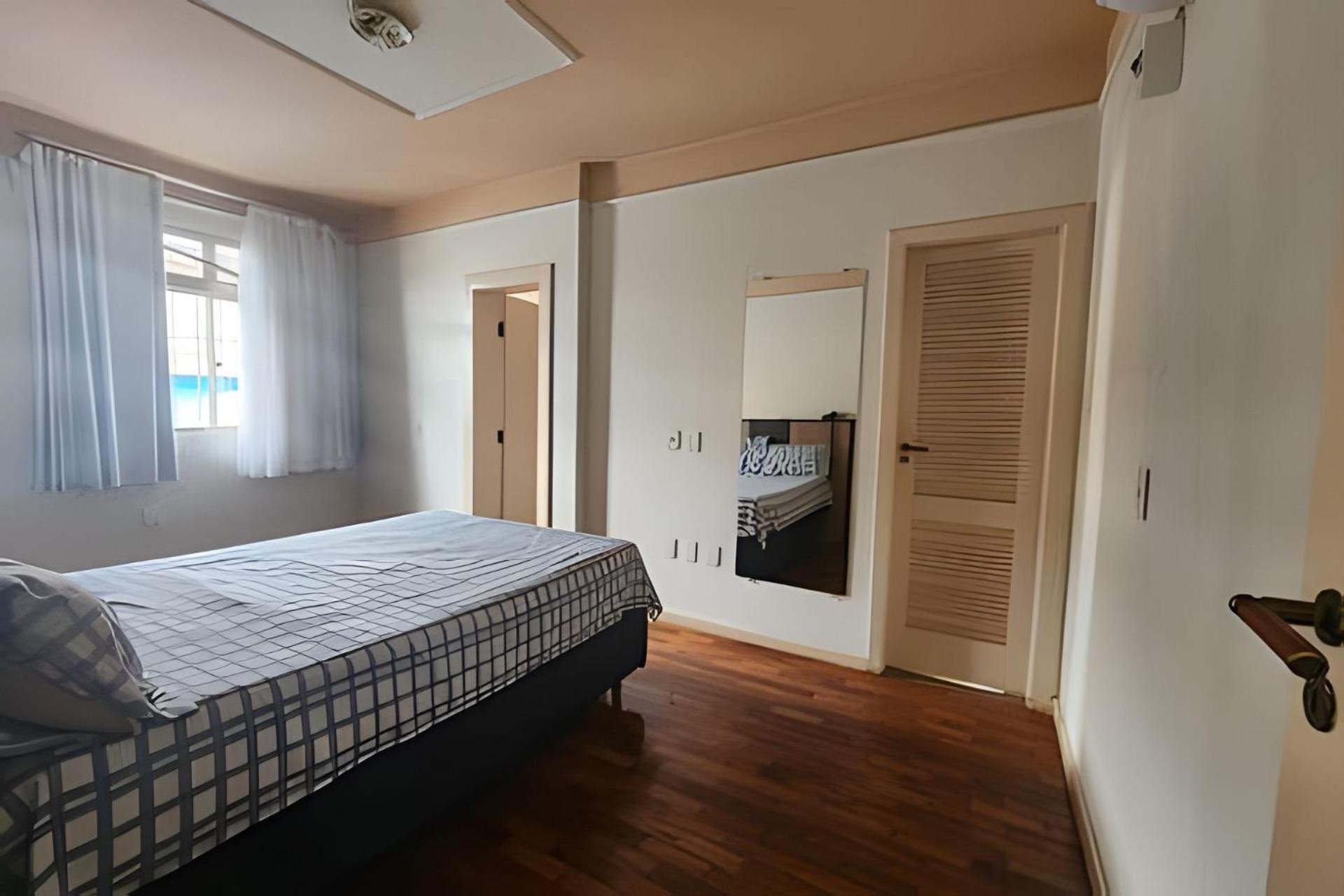Casa no Santa Efigênia 5 quartos sendo 3 Suítes