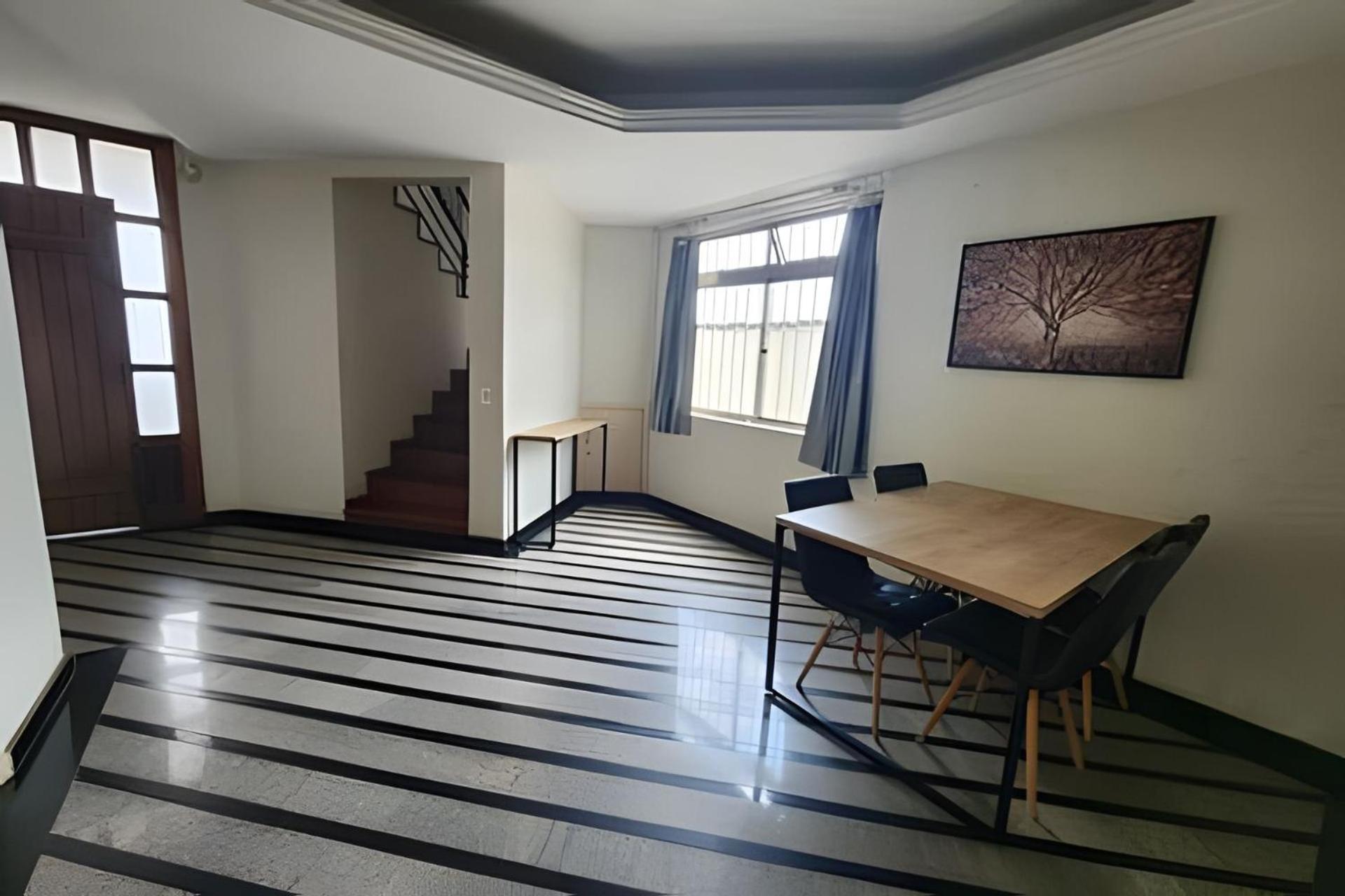 Casa no Santa Efigênia 5 quartos sendo 3 Suítes
