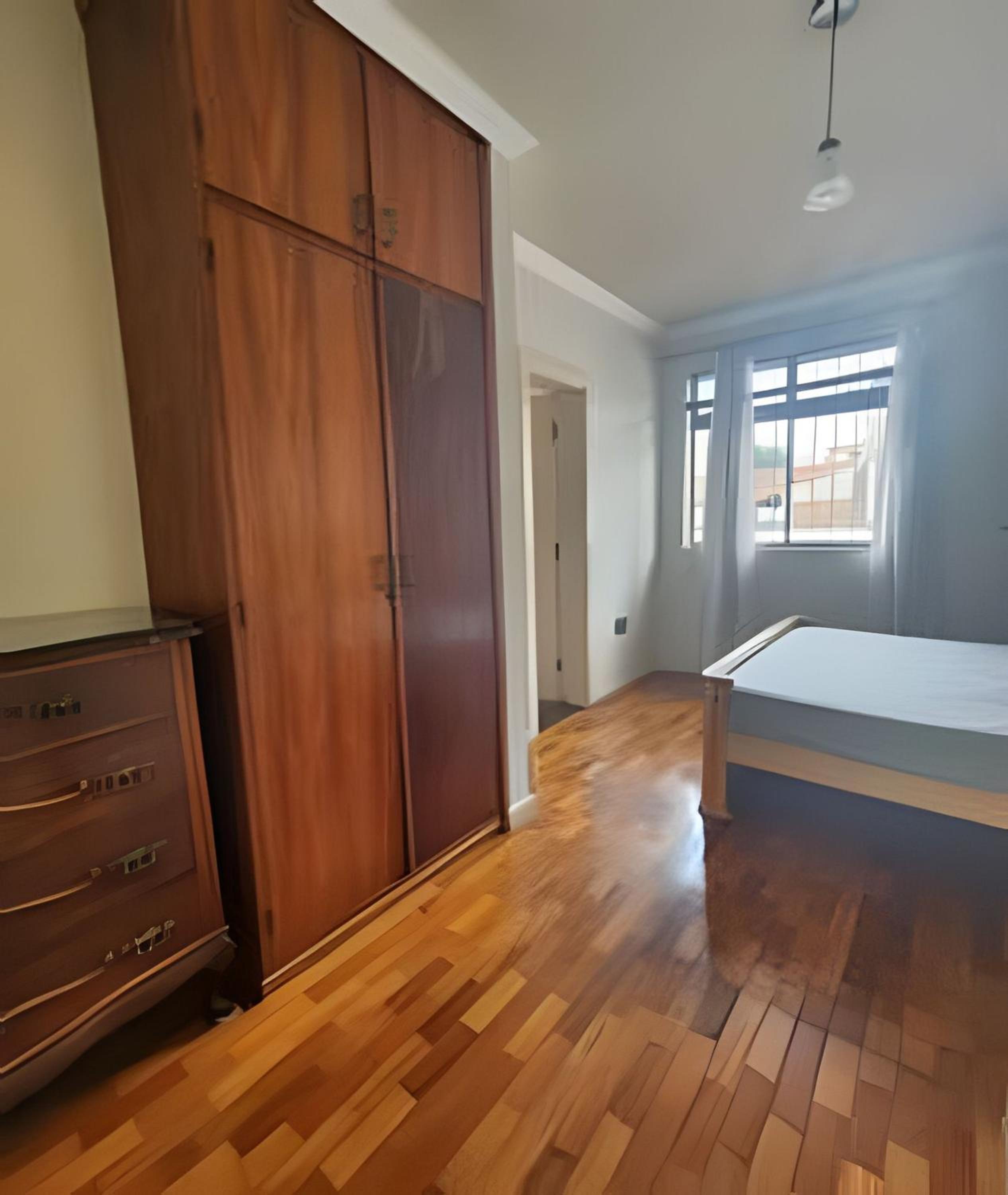 Casa no Santa Efigênia 5 quartos sendo 3 Suítes