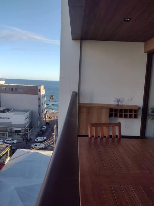 Apto completo de dois quartos na Barra