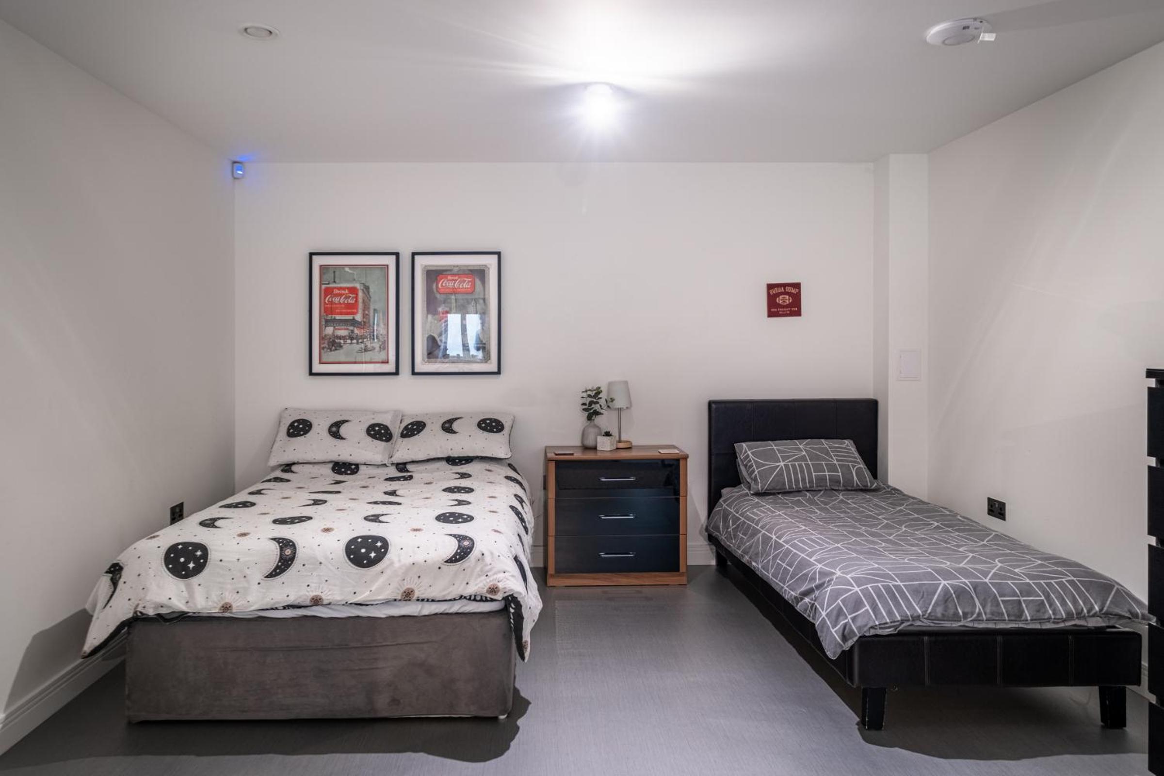 Modern house with hot tub, perfect night away! view 5