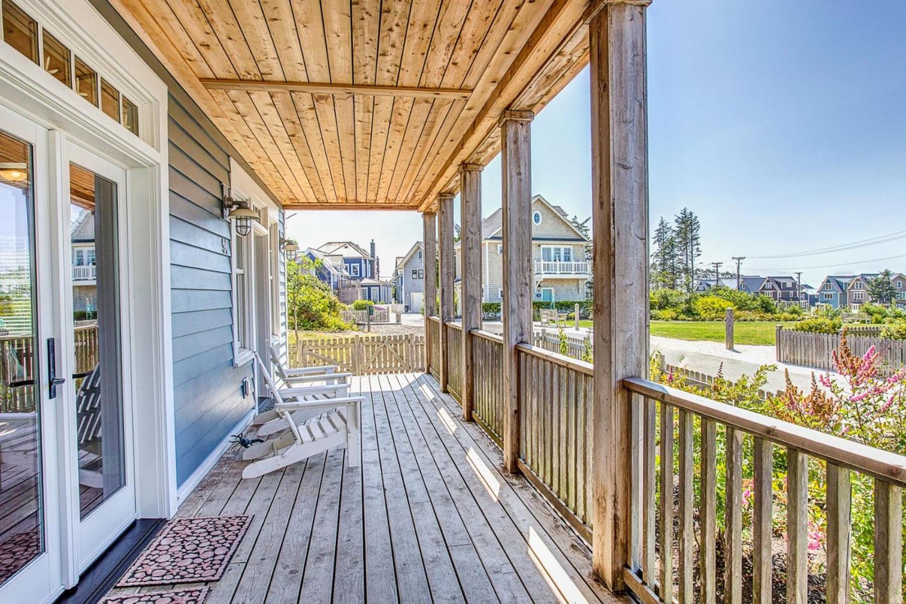 Blue Lantern Cottage by Seabrook Hospitality view 3
