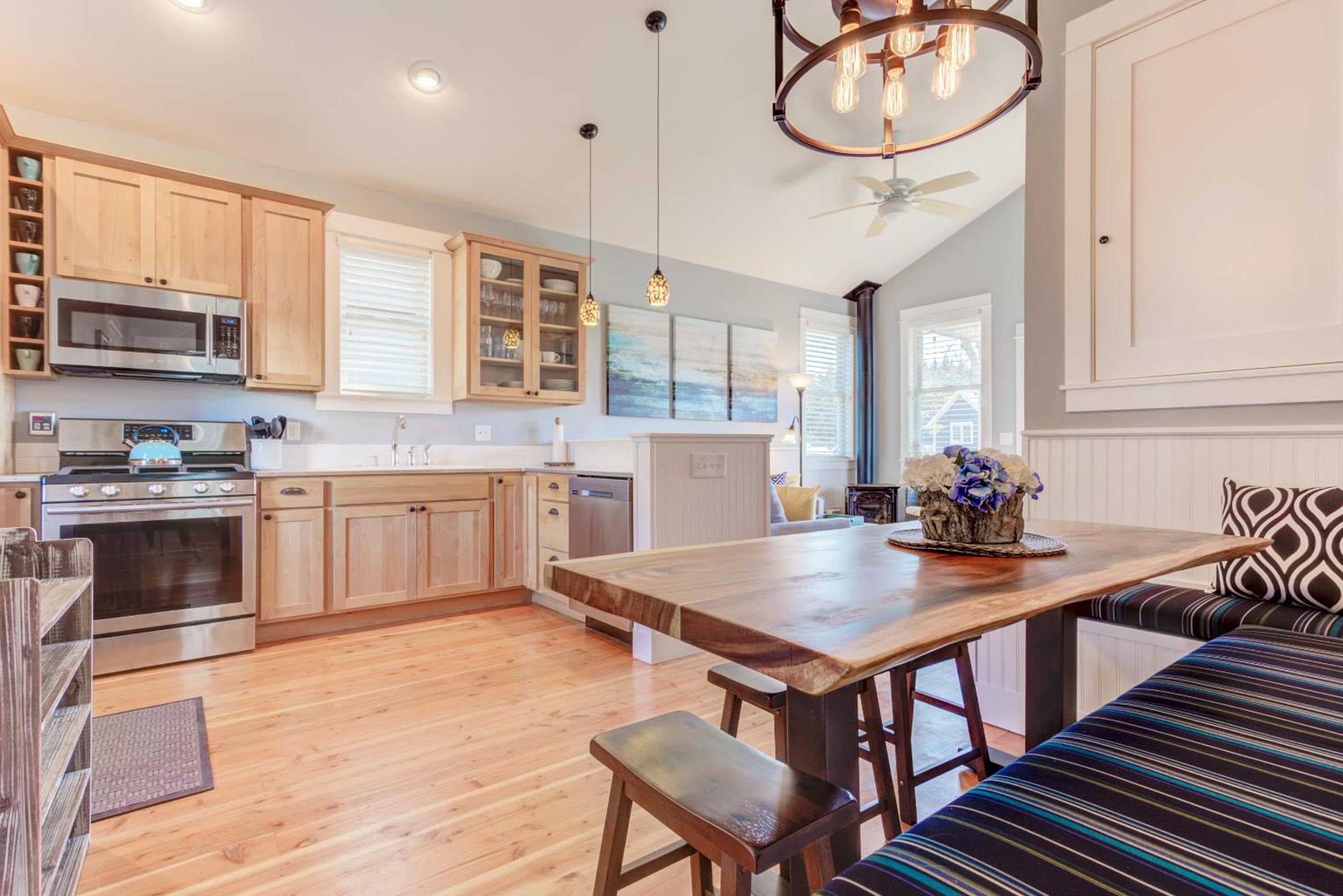 Bluebell Cottage by Seabrook Hospitality
