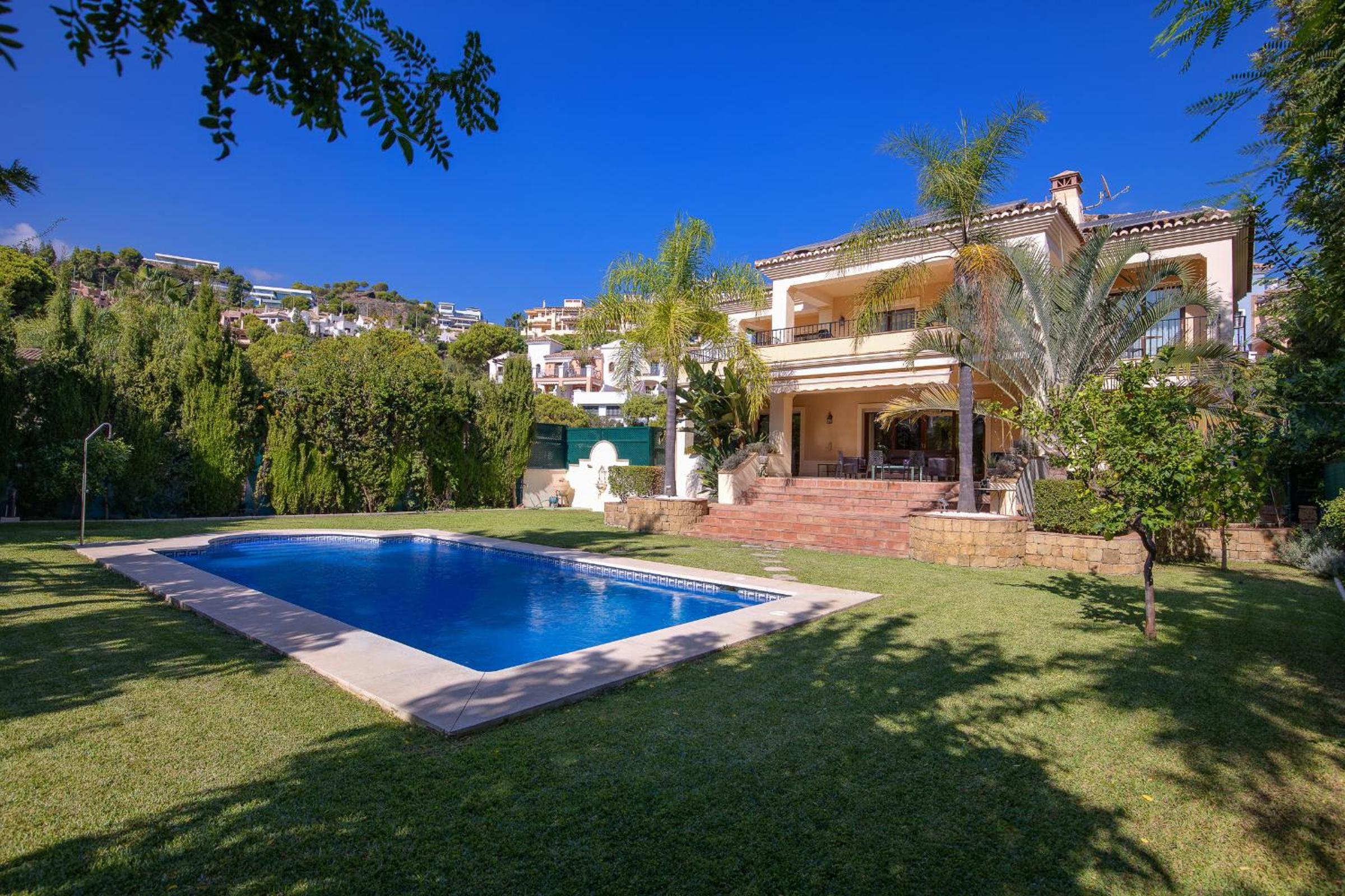 Magnifica Villa con Piscina en Los Arqueros Golf