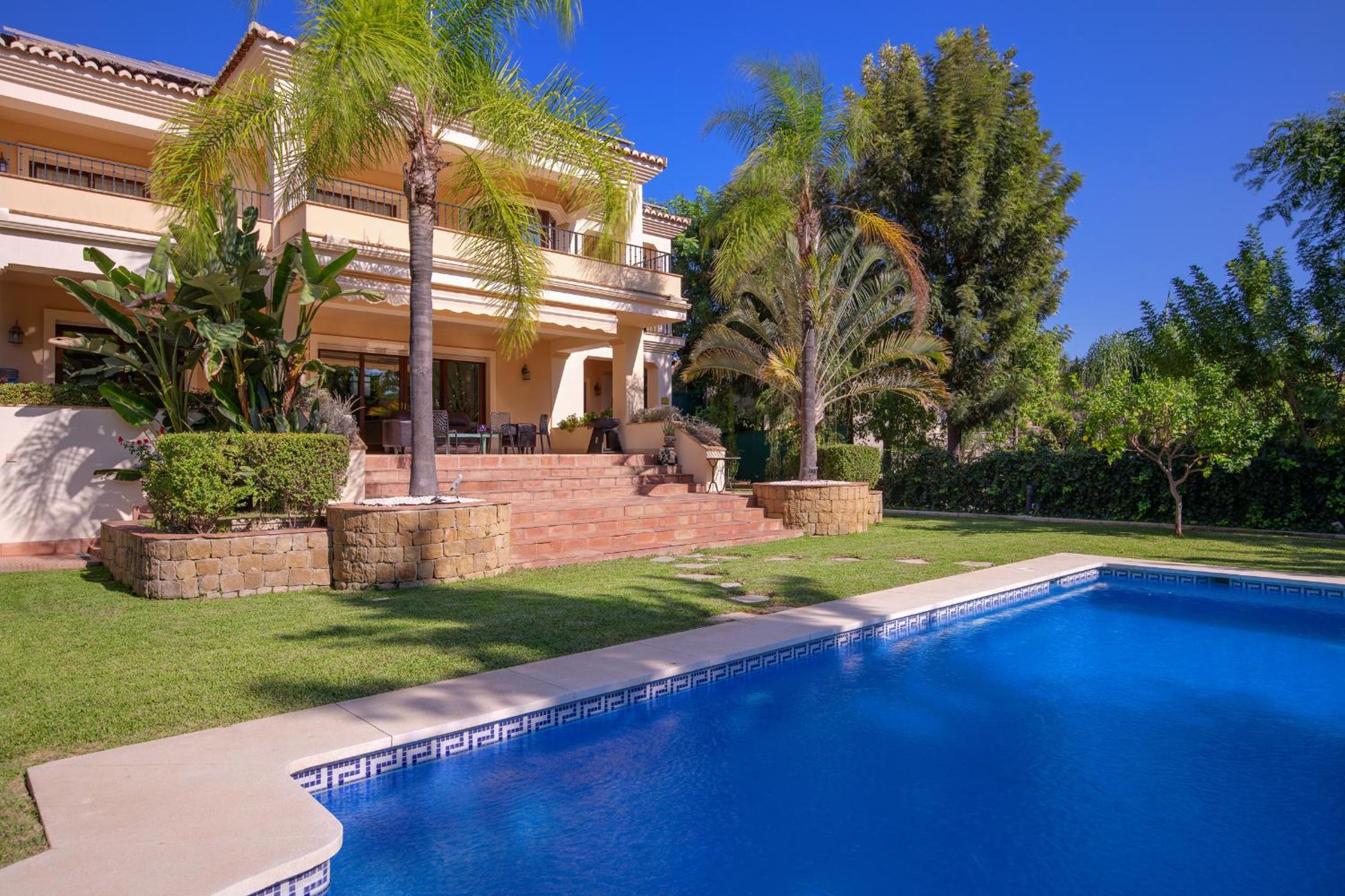 Magnifica Villa con Piscina en Los Arqueros Golf