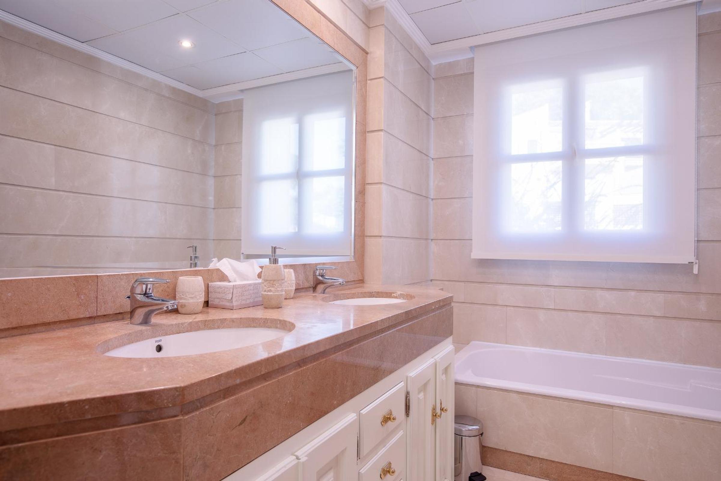 Magnifica Villa con Piscina en Los Arqueros Golf