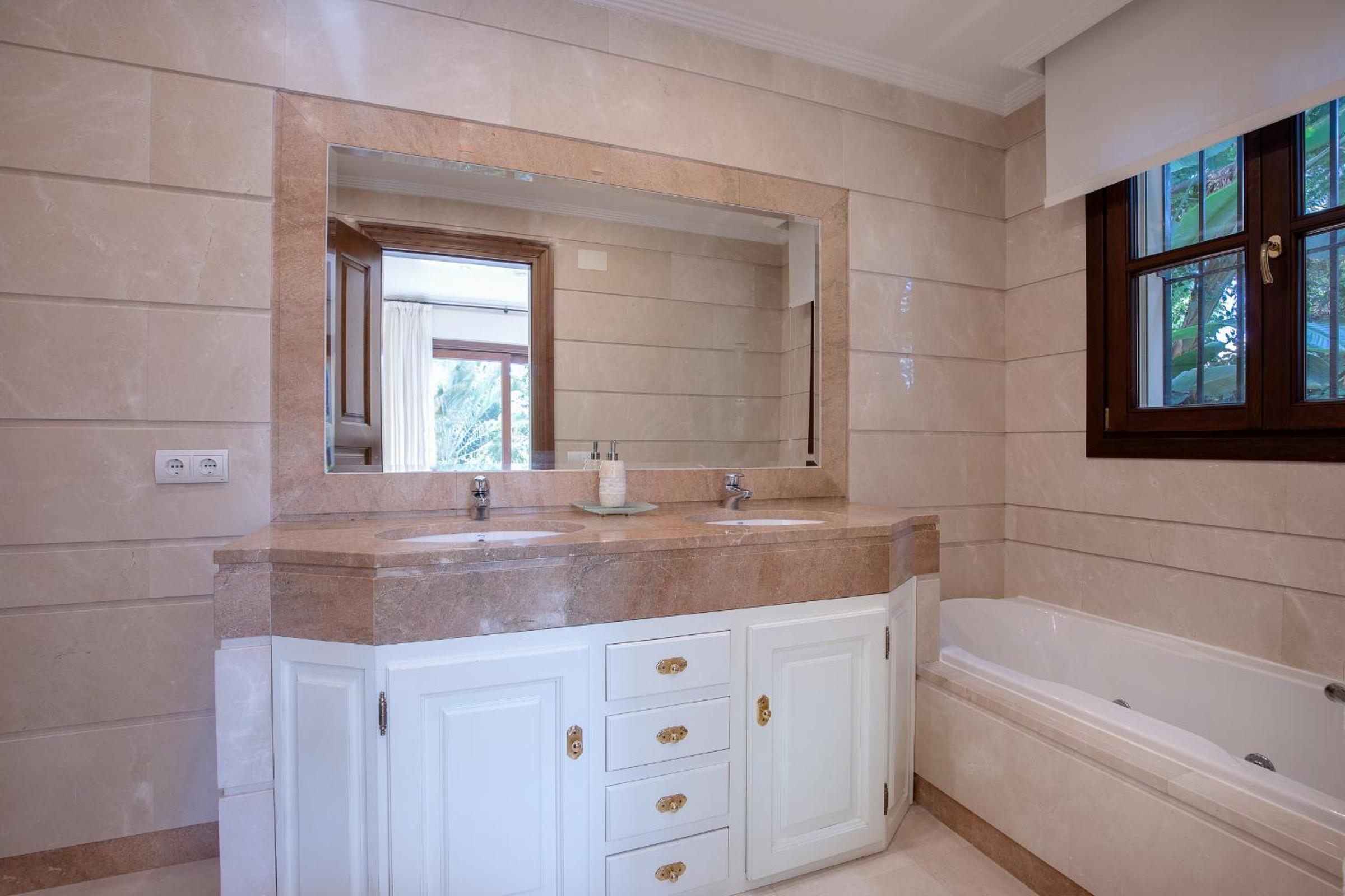 Magnifica Villa con Piscina en Los Arqueros Golf