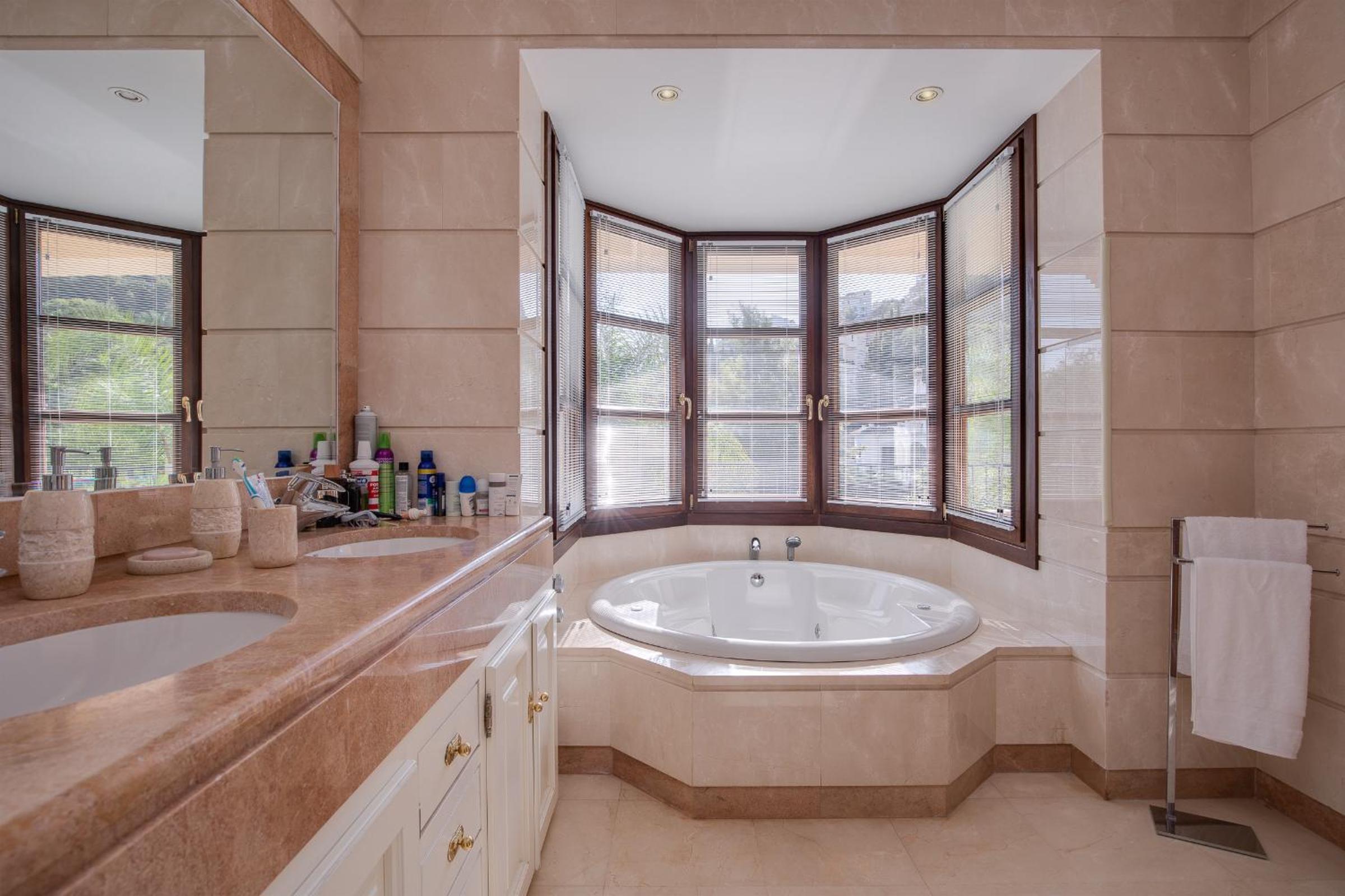 Magnifica Villa con Piscina en Los Arqueros Golf