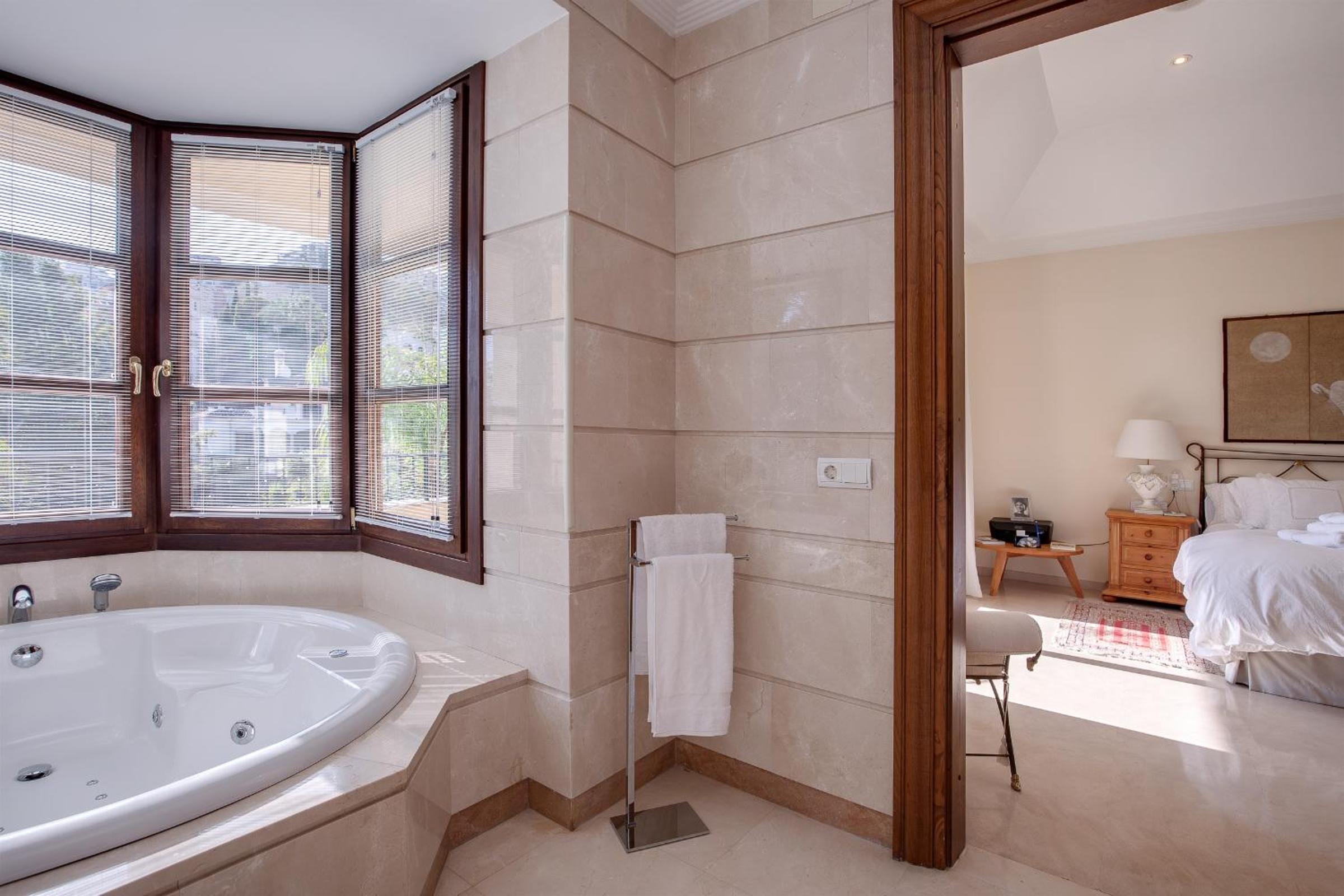 Magnifica Villa con Piscina en Los Arqueros Golf