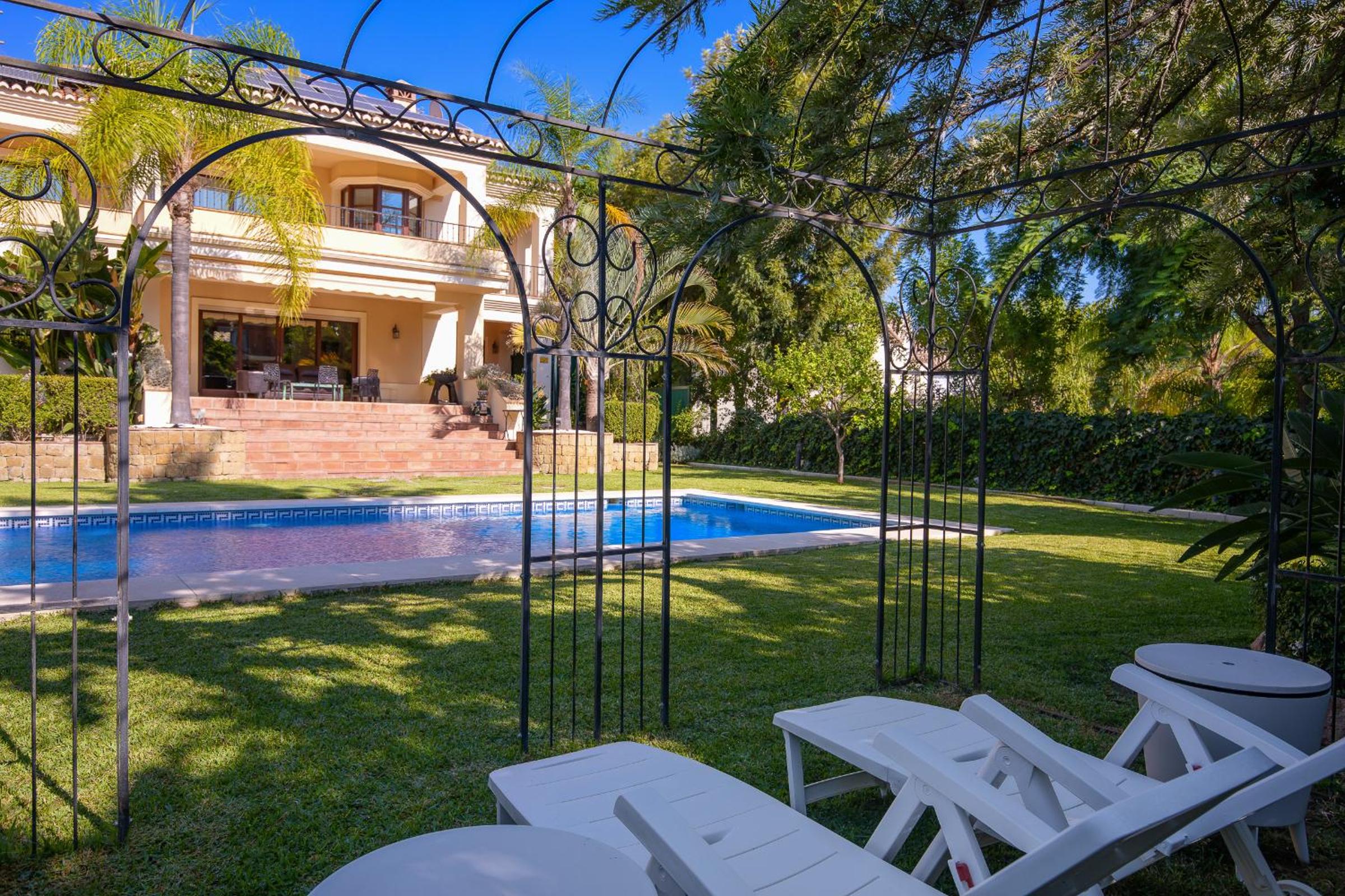 Magnifica Villa con Piscina en Los Arqueros Golf