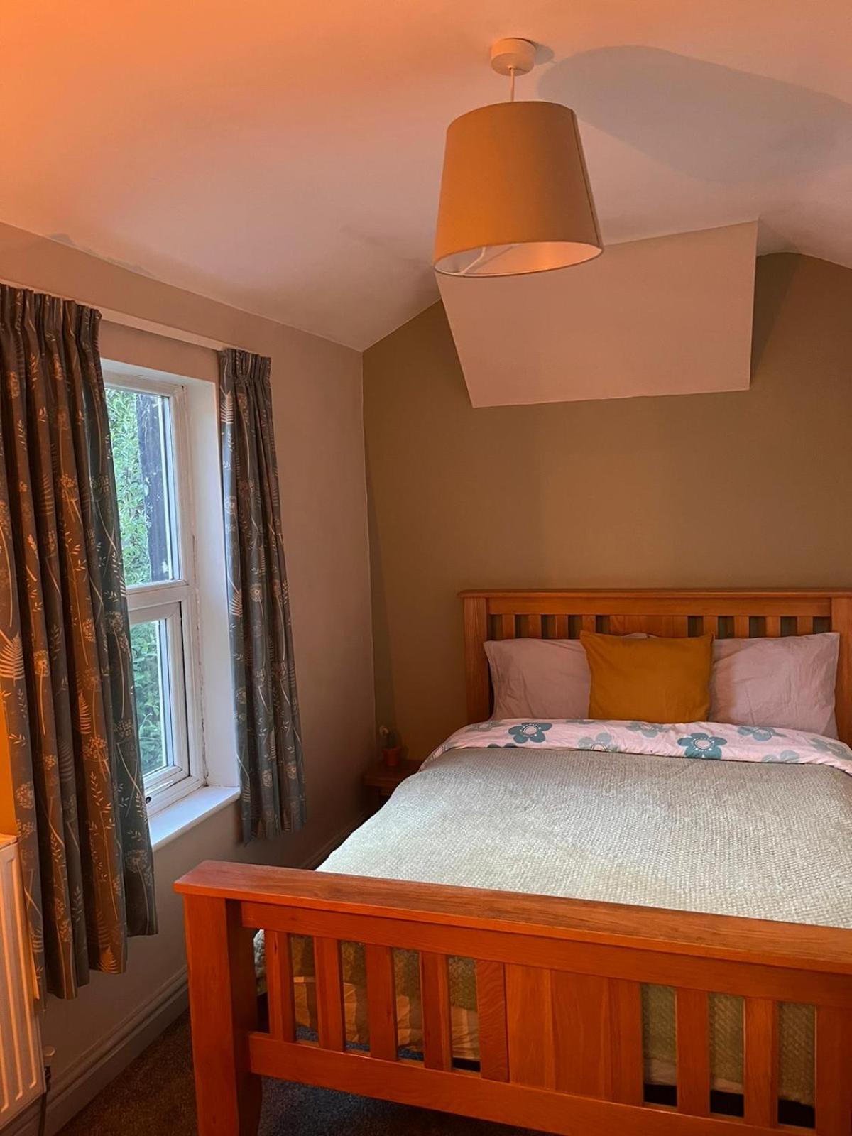 Cosy Gem in the heart of Glossop view 5
