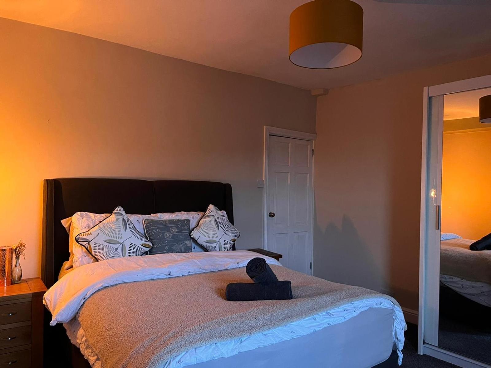 Cosy Gem in the heart of Glossop view 3