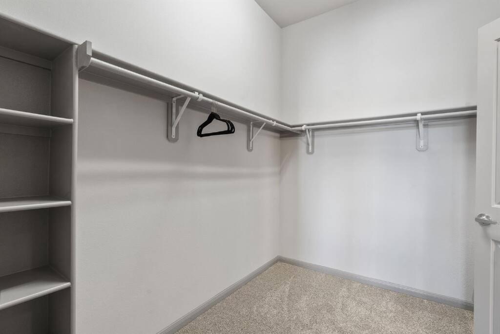 Modern Austin 2BR 2B Unit with Pool, Parking & WiFi view 4