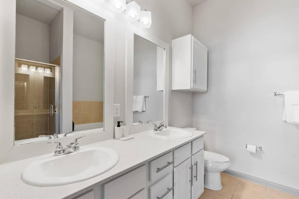 Modern Austin 2BR 2B Unit with Pool, Parking & WiFi view 5