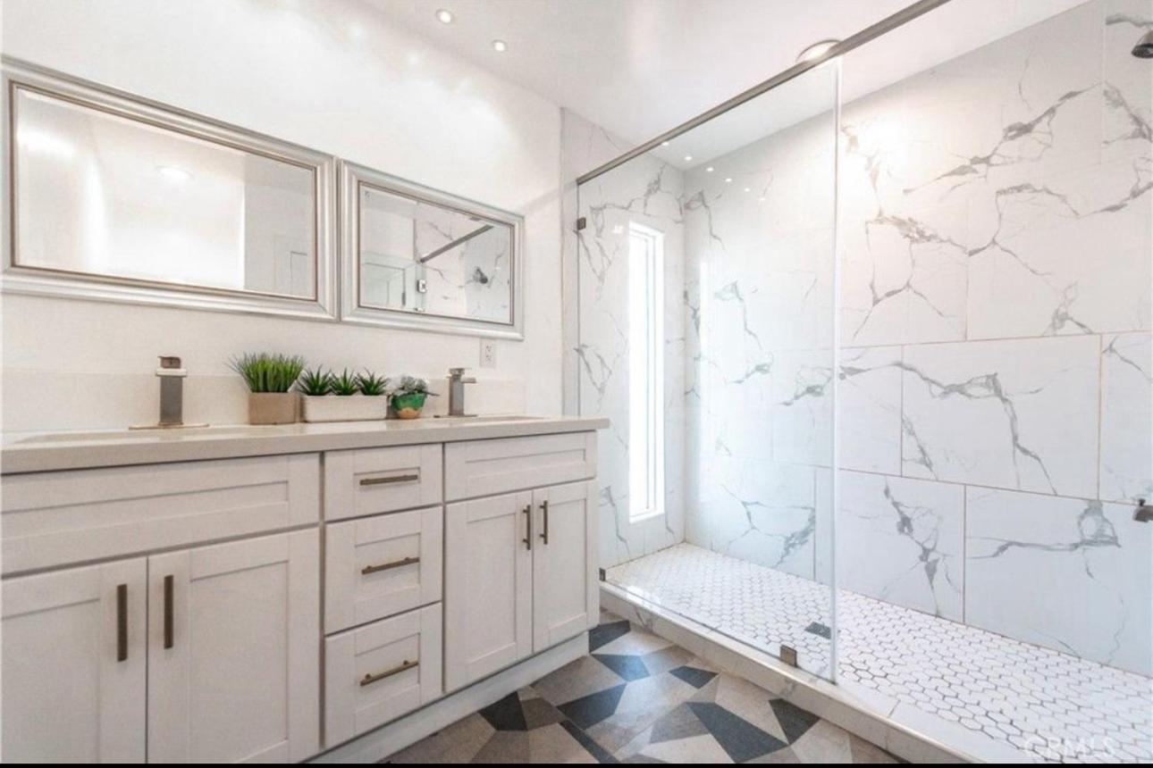 Contemporary Private Room 7