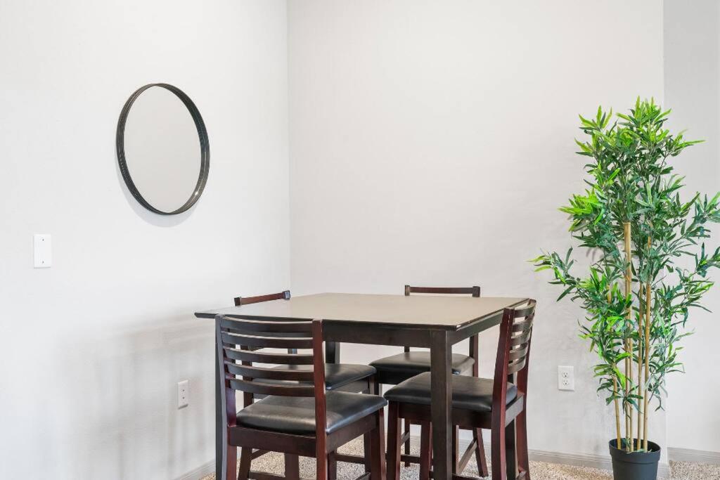 Spacious LUX 2BR 2B Unit in Austin with Pool! view 4