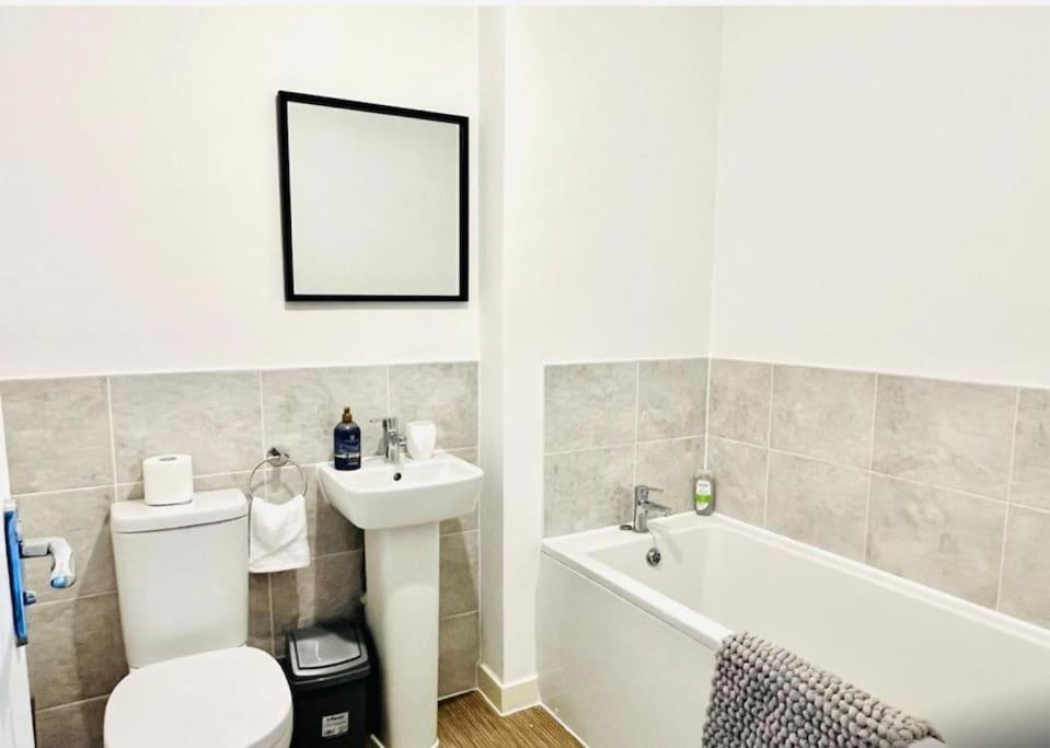 Ashford Retreat - Luxury Home with Double Parking view 2