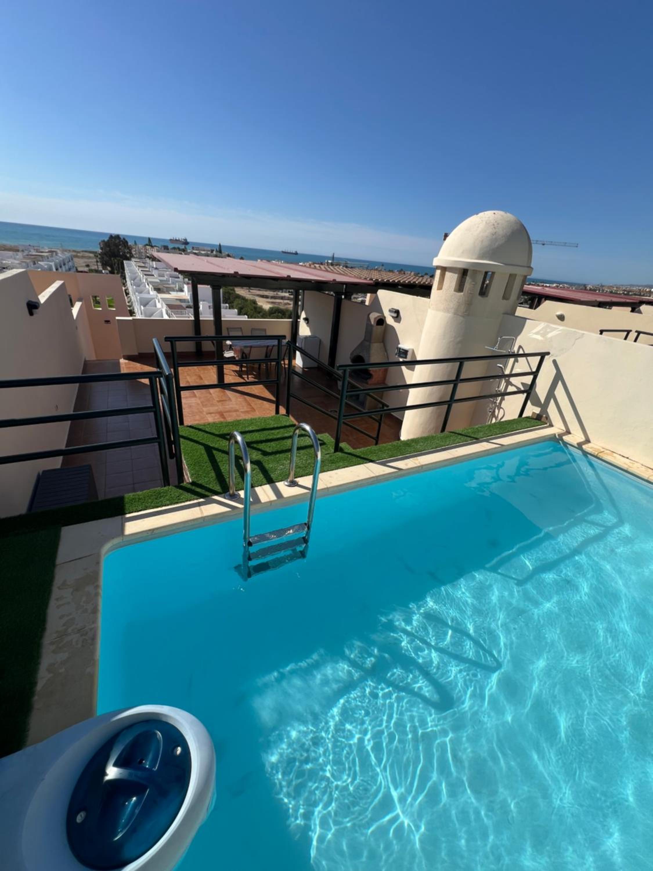 Ático con vistas al mar y piscina privada photo 1
