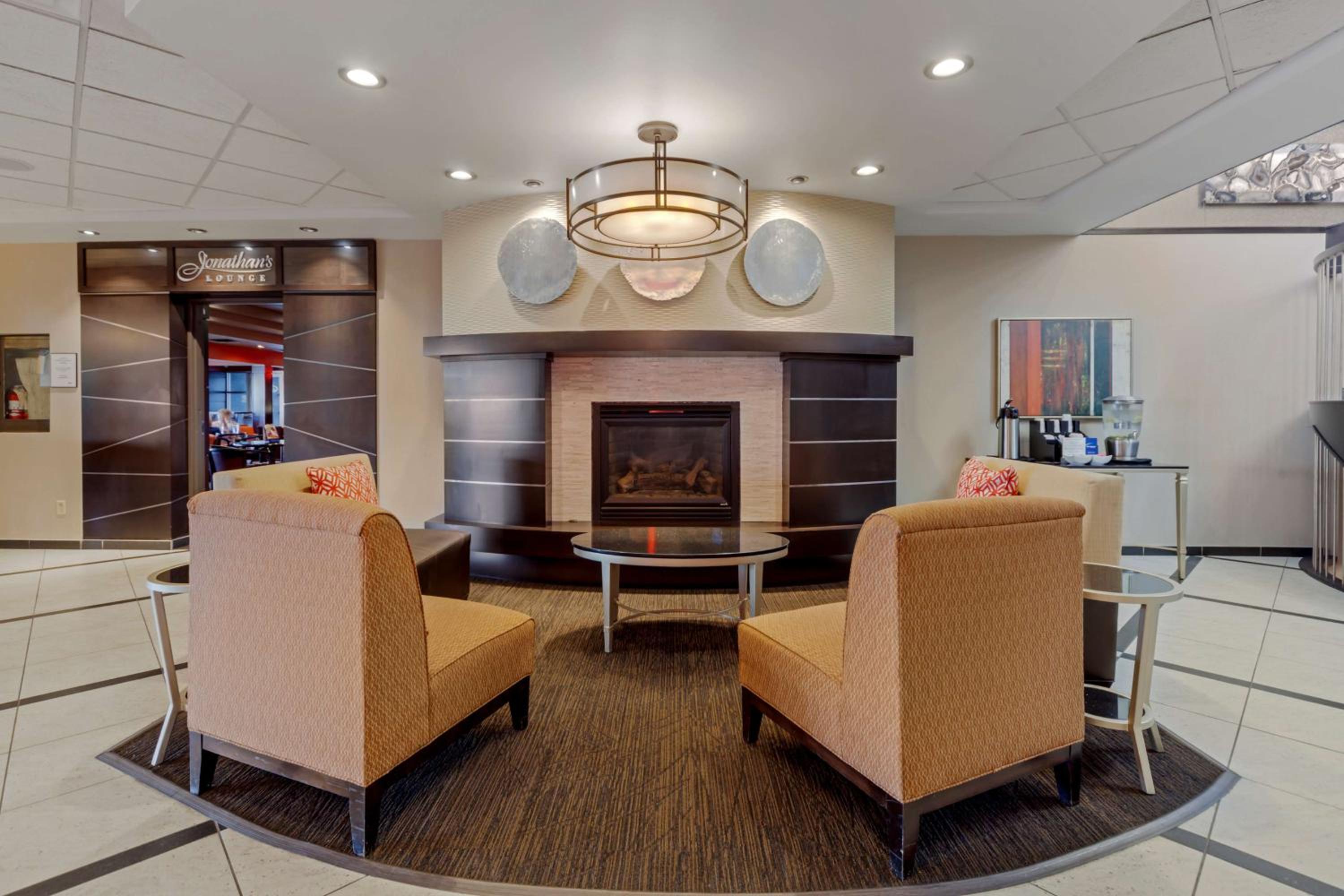 Leduc Vacations - Best Western Premier Denham Inn  Suites - Property Image 3