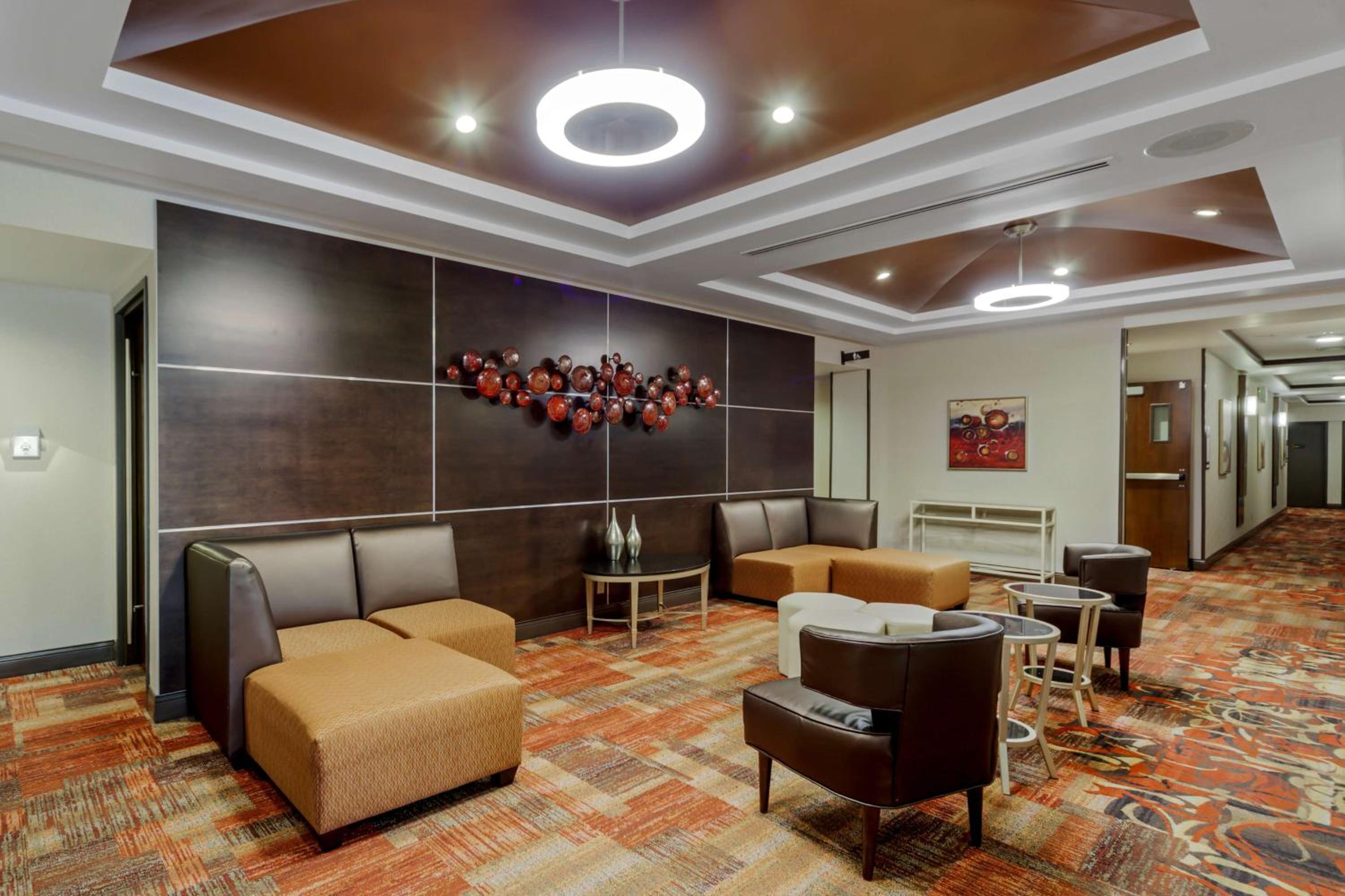 Leduc Vacations - Best Western Premier Denham Inn  Suites - Property Image 4