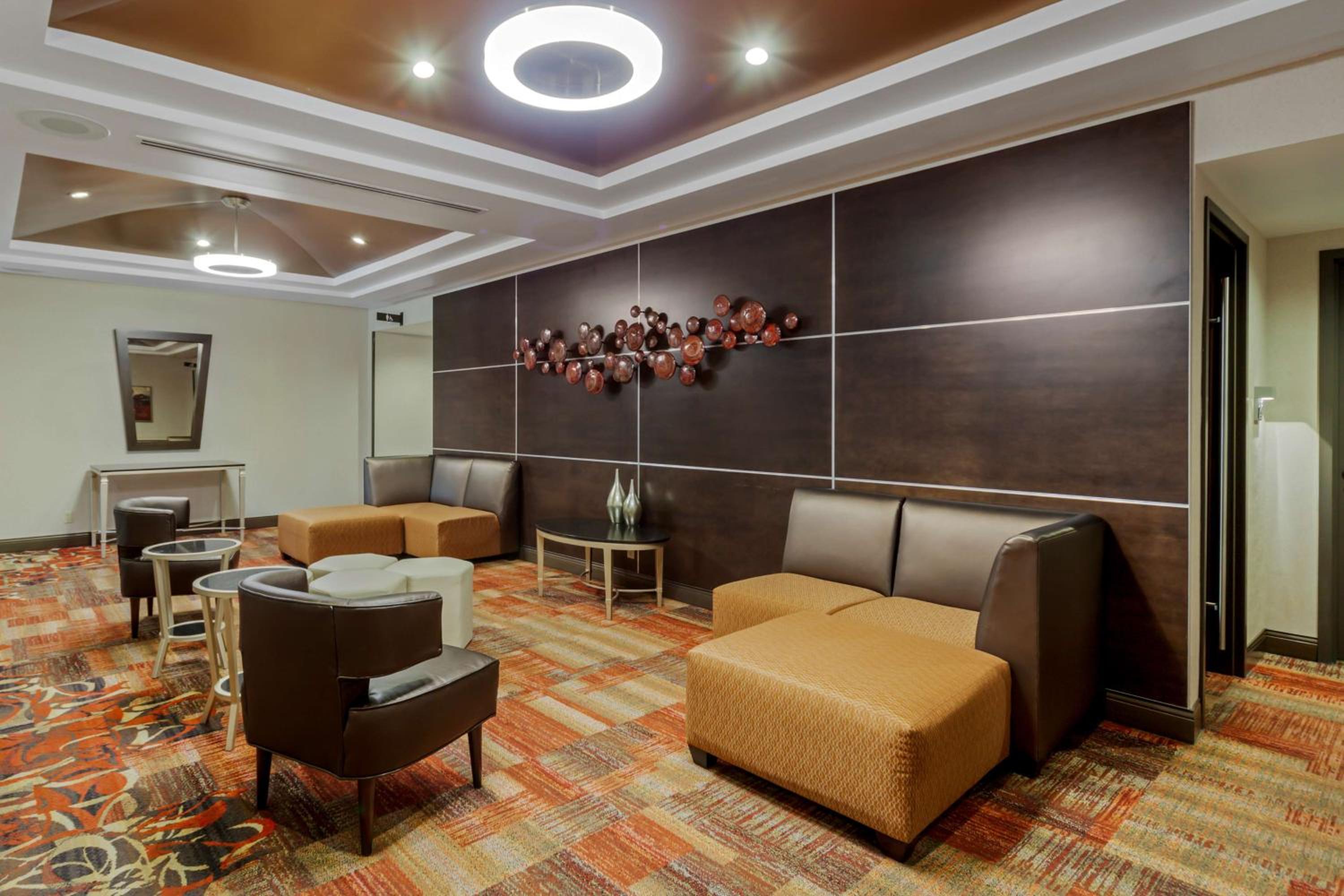 Leduc Vacations - Best Western Premier Denham Inn  Suites - Property Image 5