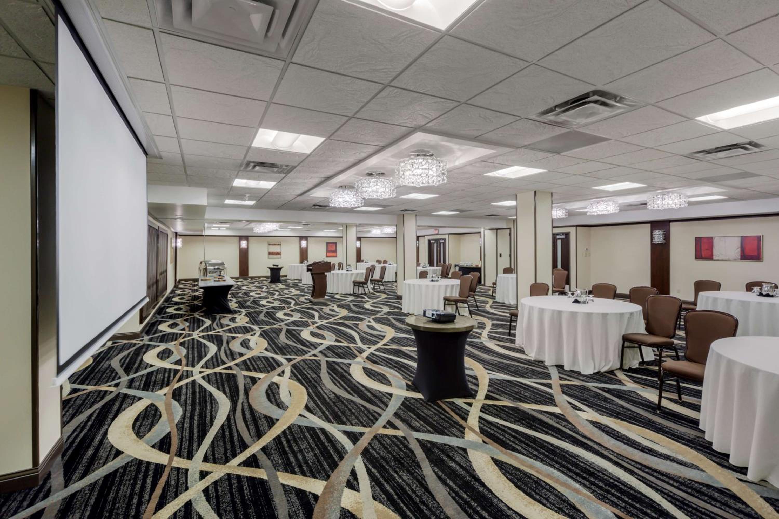 Leduc Vacations - Best Western Premier Denham Inn  Suites - Property Image 1