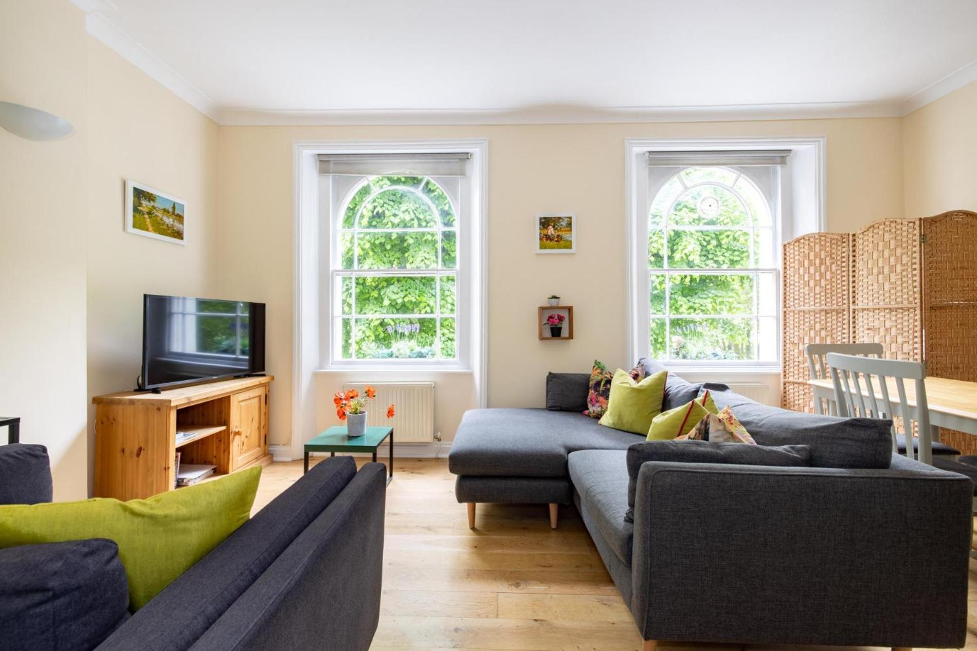 Little Picnic in the Park - 1 Bedroom by Hyde Park