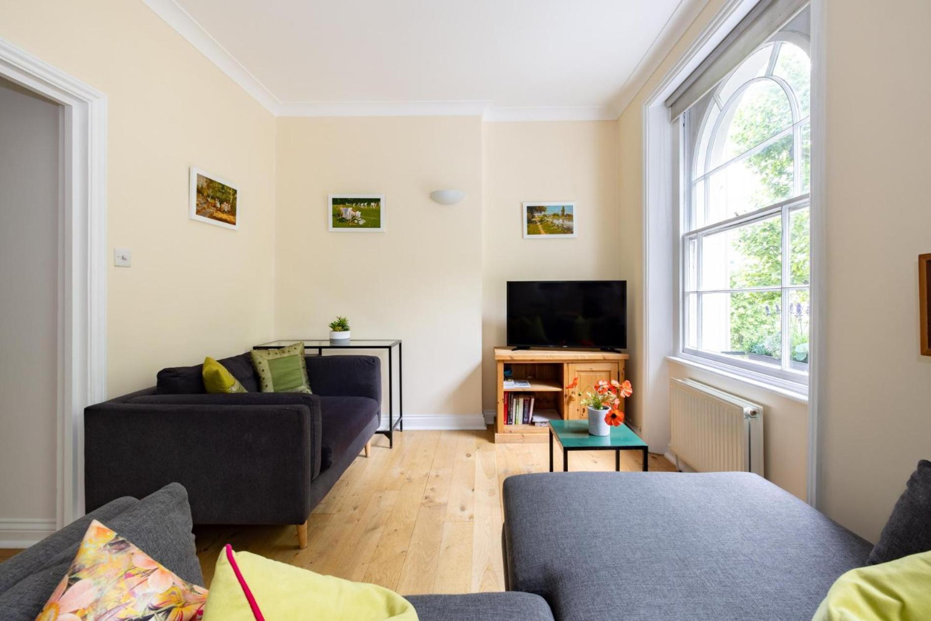 Little Picnic in the Park - 1 Bedroom by Hyde Park