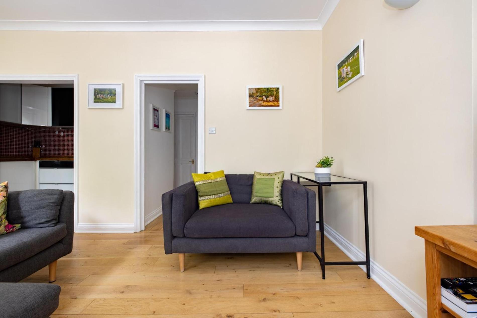 Little Picnic in the Park - 1 Bedroom by Hyde Park