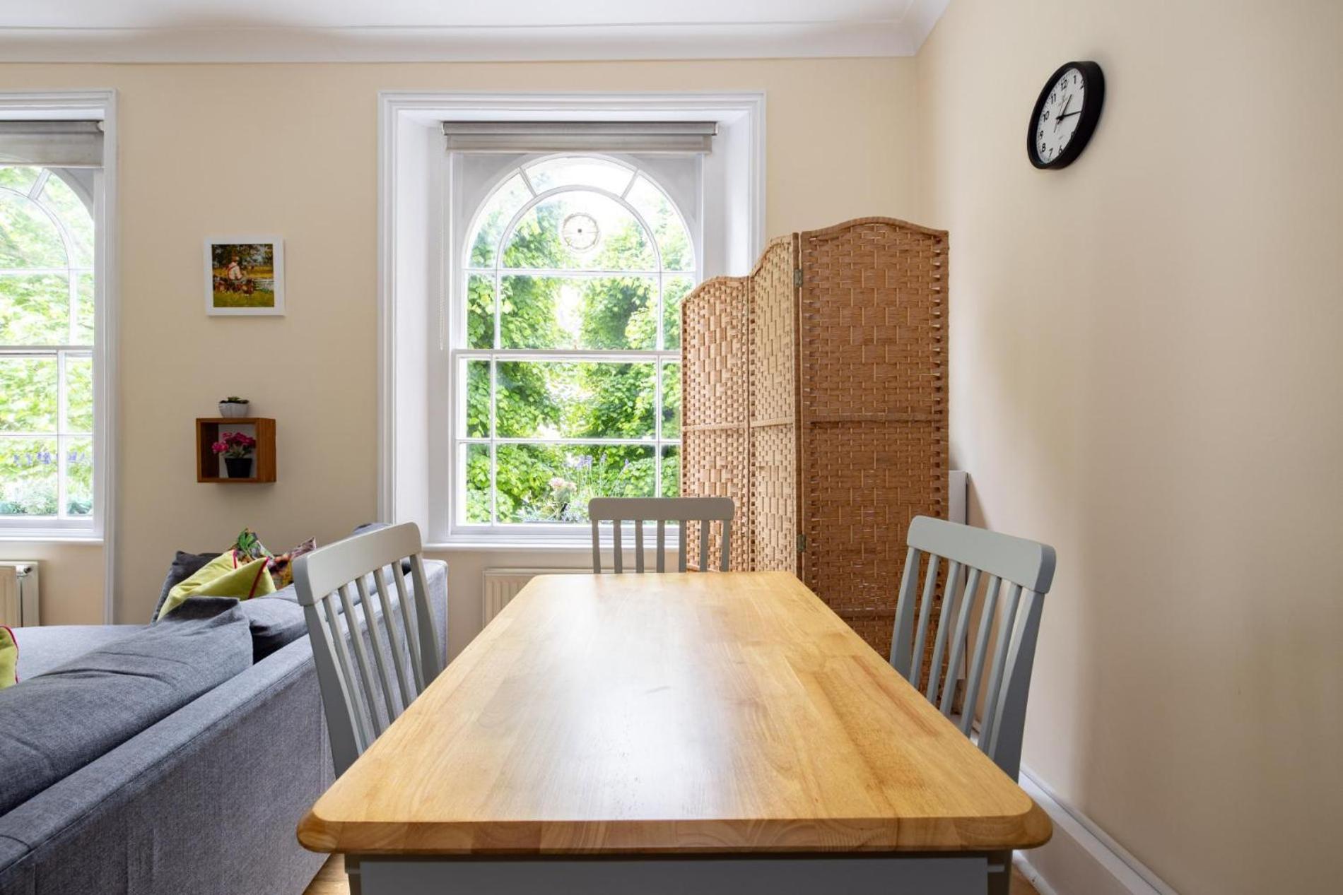 Little Picnic in the Park - 1 Bedroom by Hyde Park