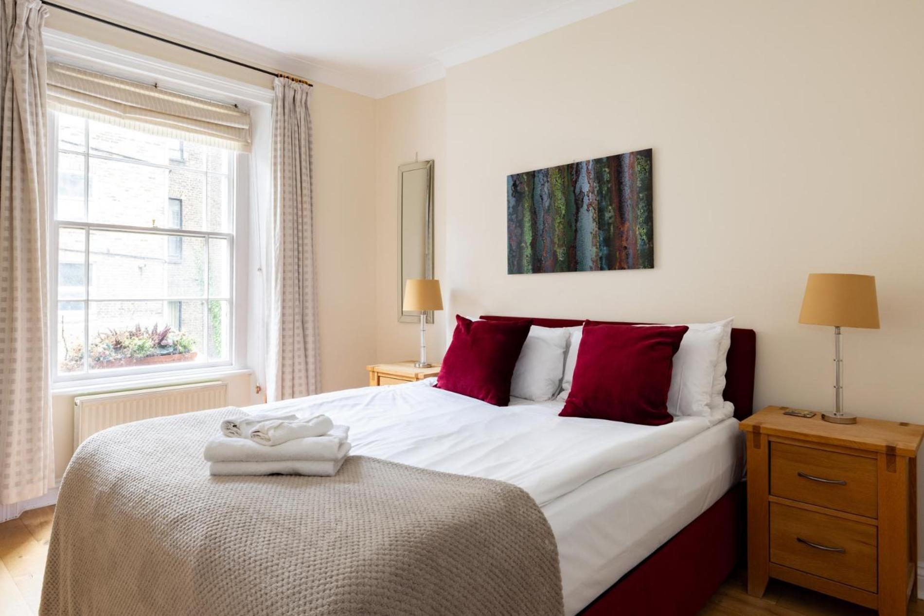 Little Picnic in the Park - 1 Bedroom by Hyde Park