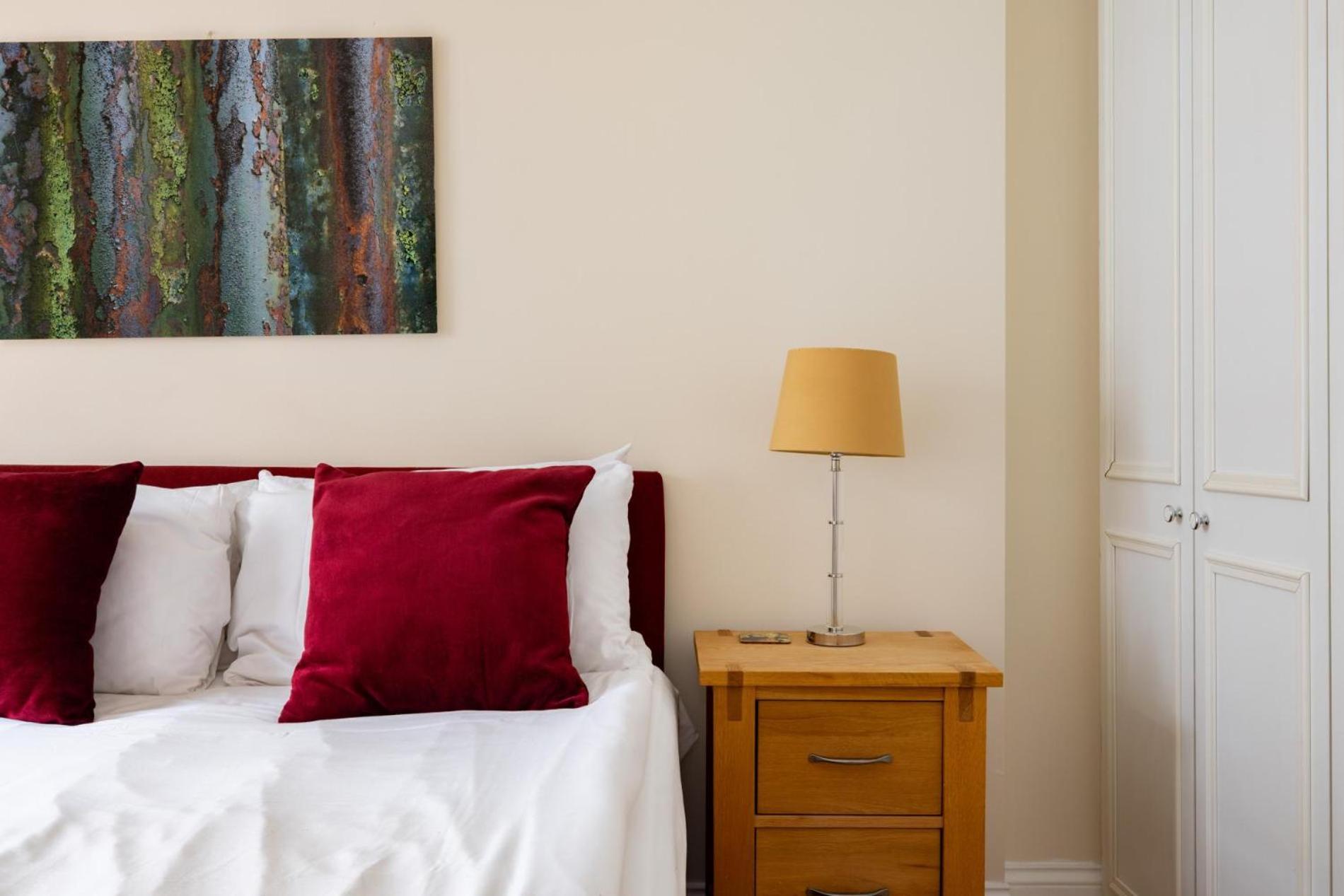 Little Picnic in the Park - 1 Bedroom by Hyde Park