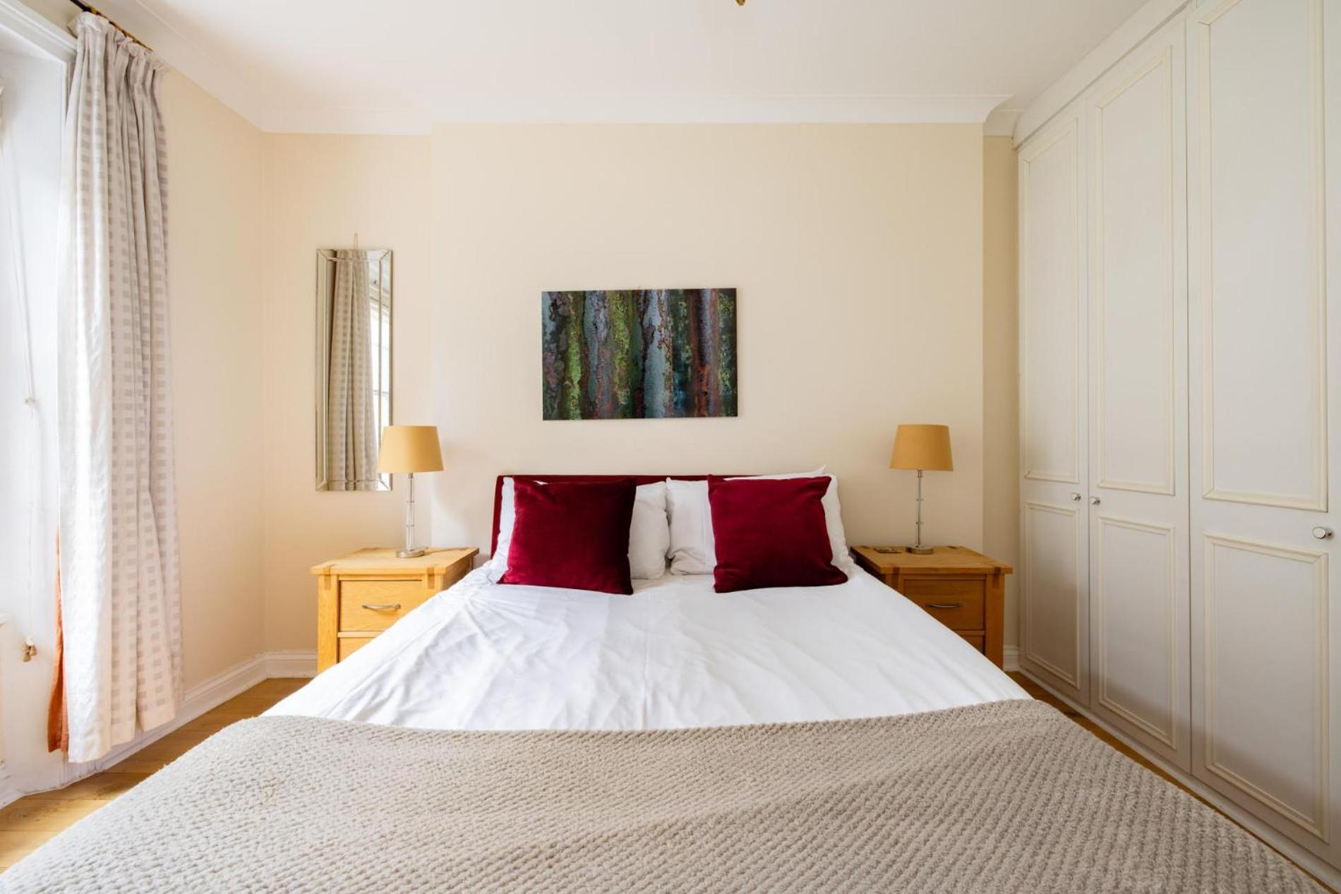 Little Picnic in the Park - 1 Bedroom by Hyde Park