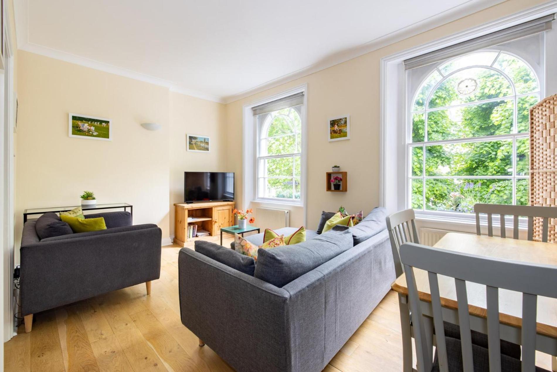 Little Picnic in the Park - 1 Bedroom by Hyde Park
