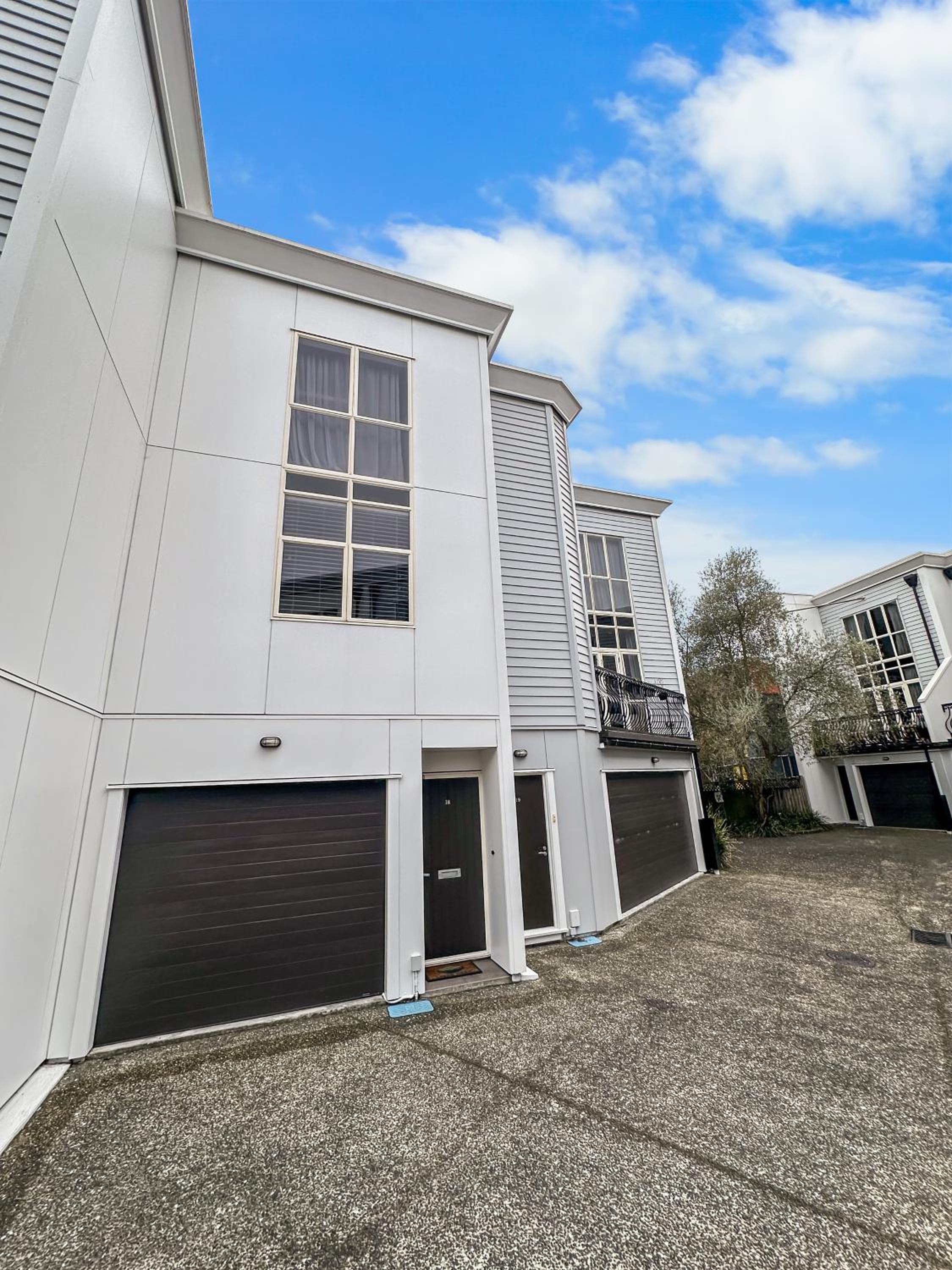 Burgoyne Beaut l Stunning 3 Bed Townhouse Central view 2
