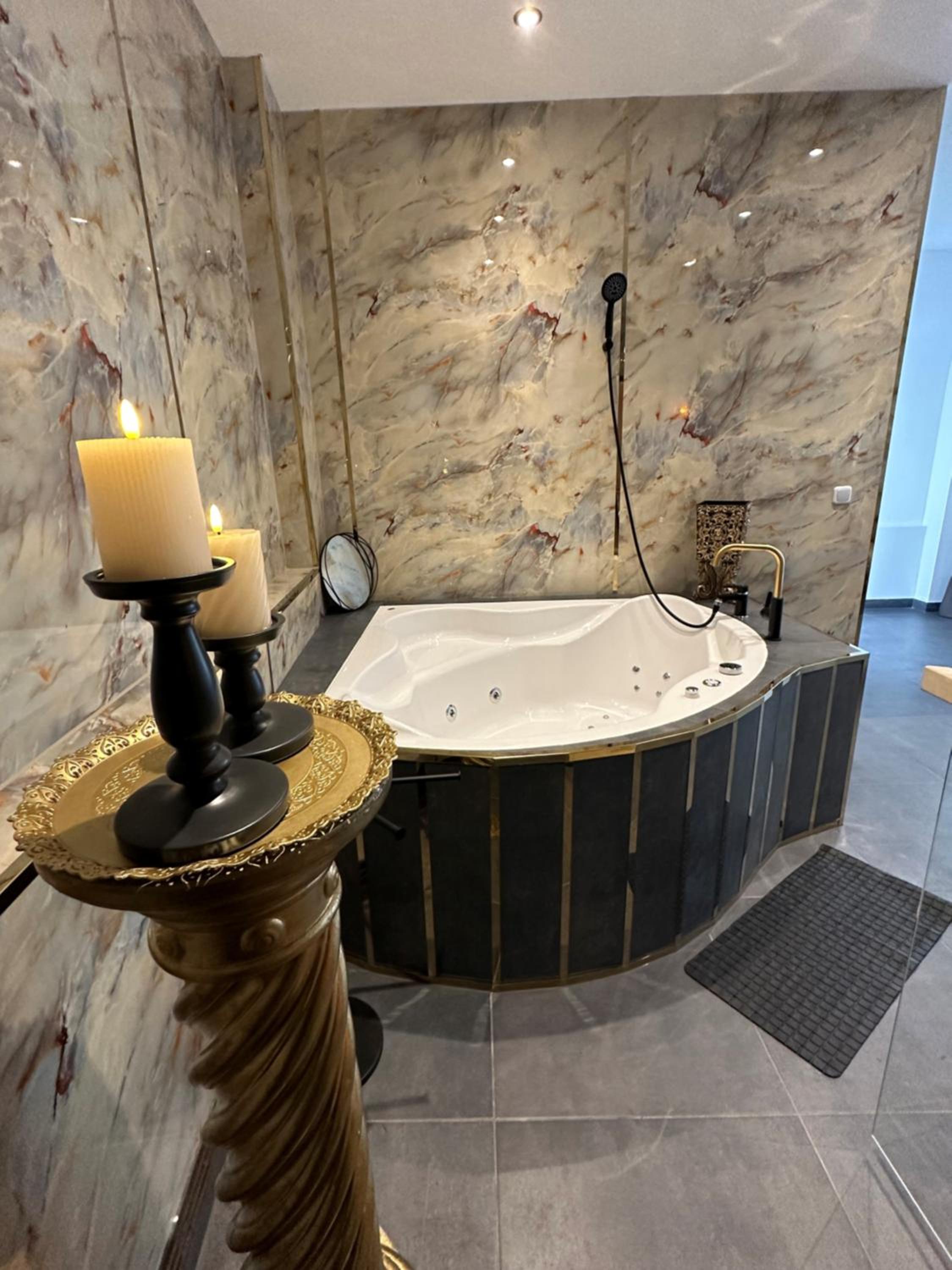 Suite Julius Cesar mit Private Sauna & Whirlpool