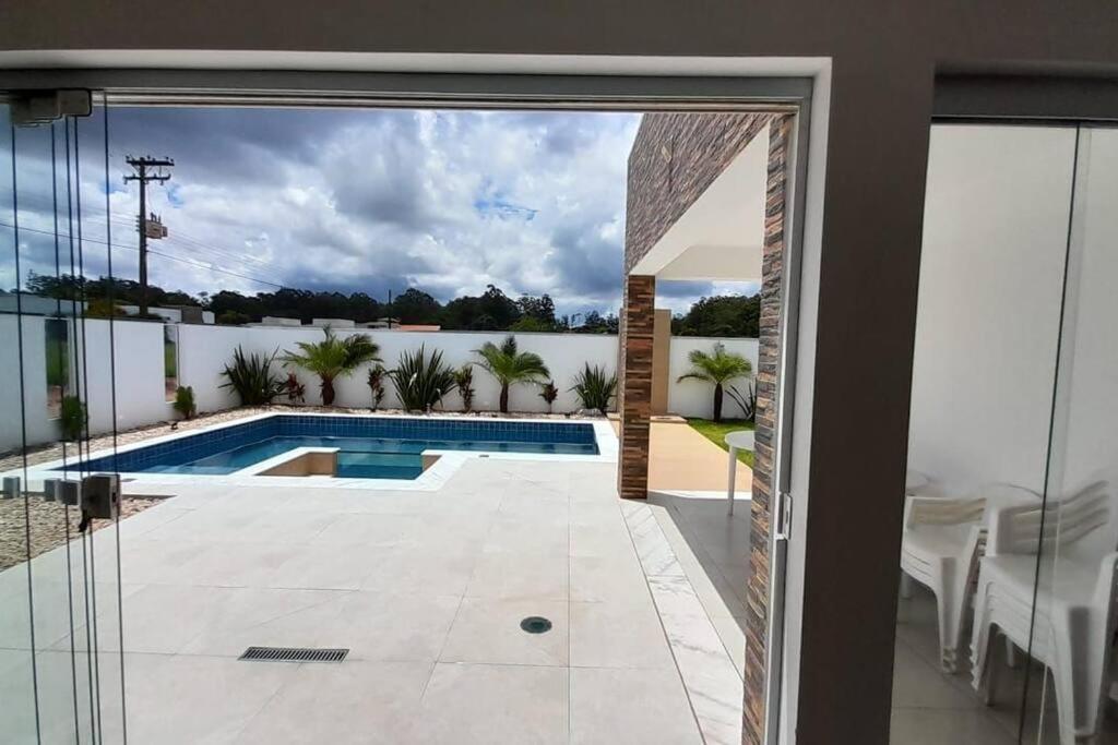 Linda casa de campo com piscina