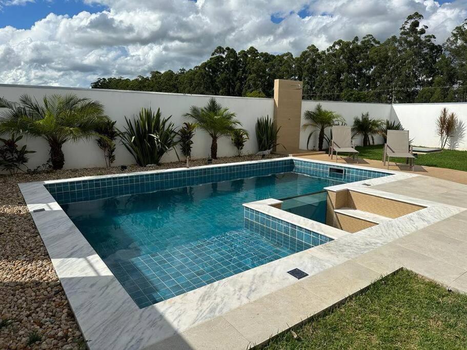 Linda casa de campo com piscina