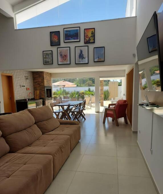 Linda casa de campo com piscina