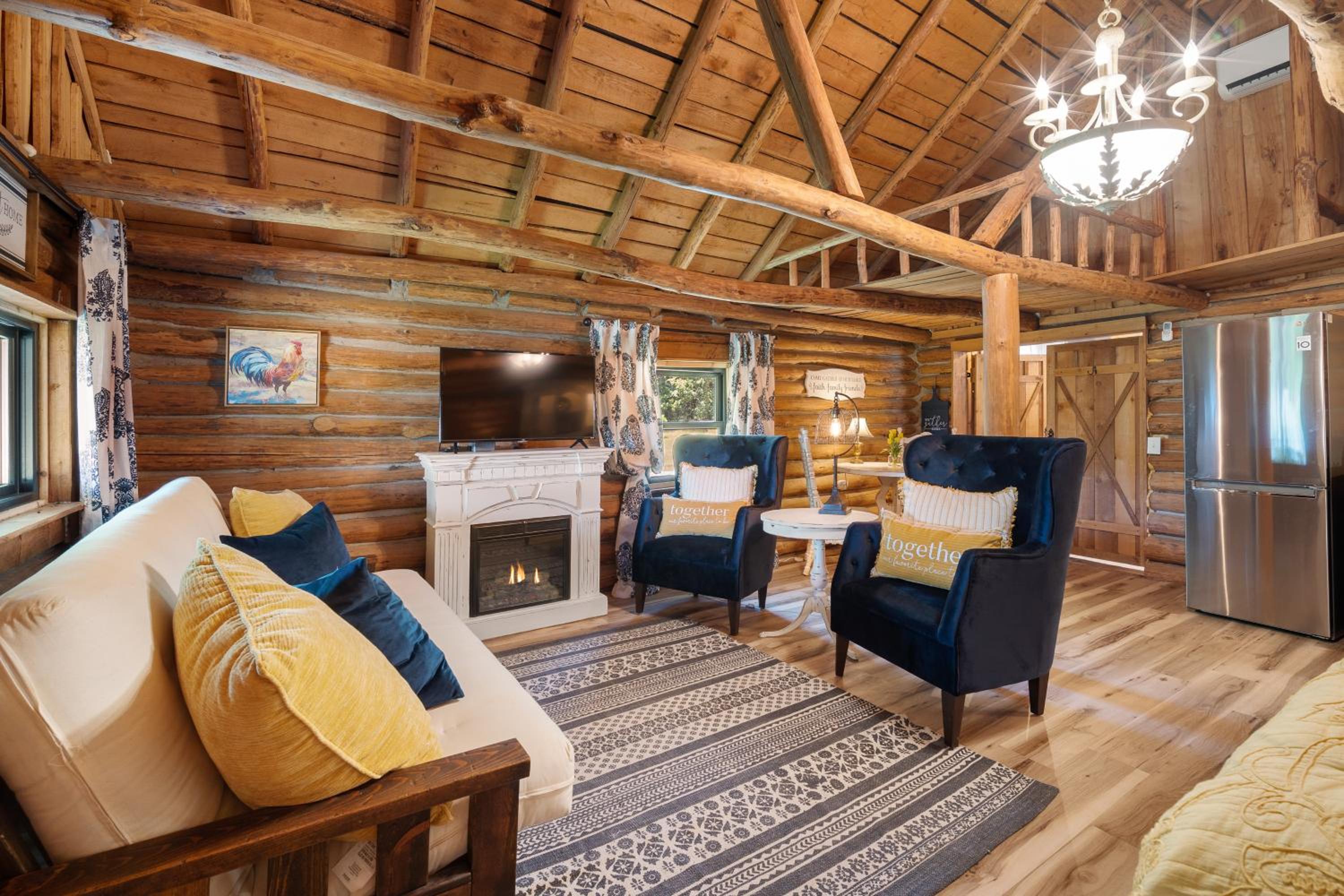 Log cabin-Kitchen-Front porch-Queen-The Velvet Rooster view 4