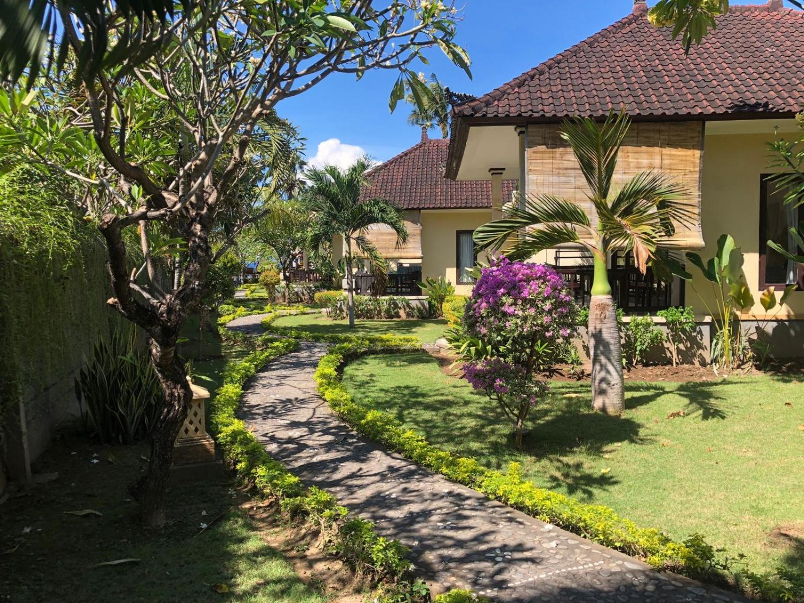 Bintang Beach Villa