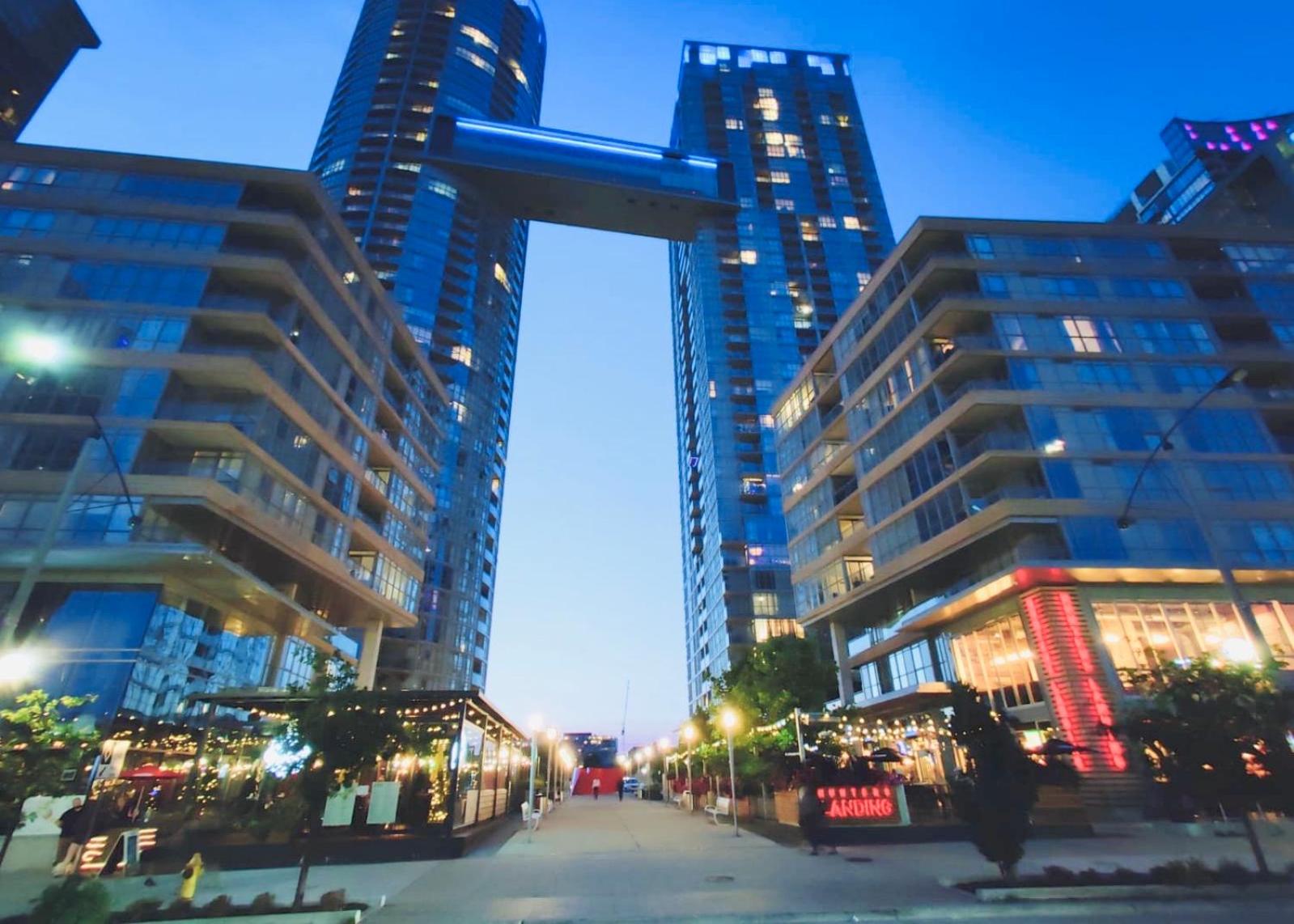 Cozy 2BR Apartment Close to CN Tower